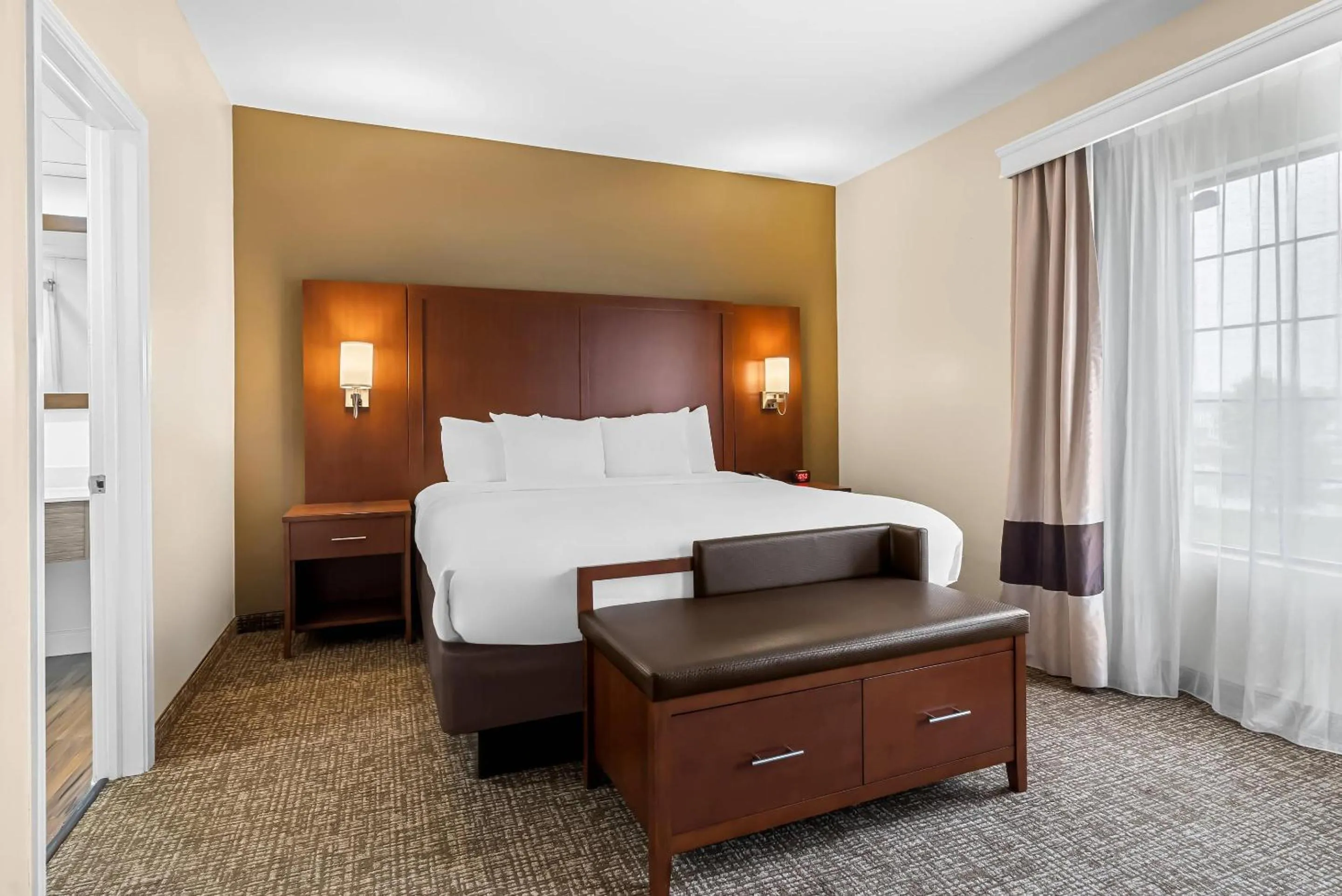 Bedroom, Bed in Comfort Suites near Camp Lejeune