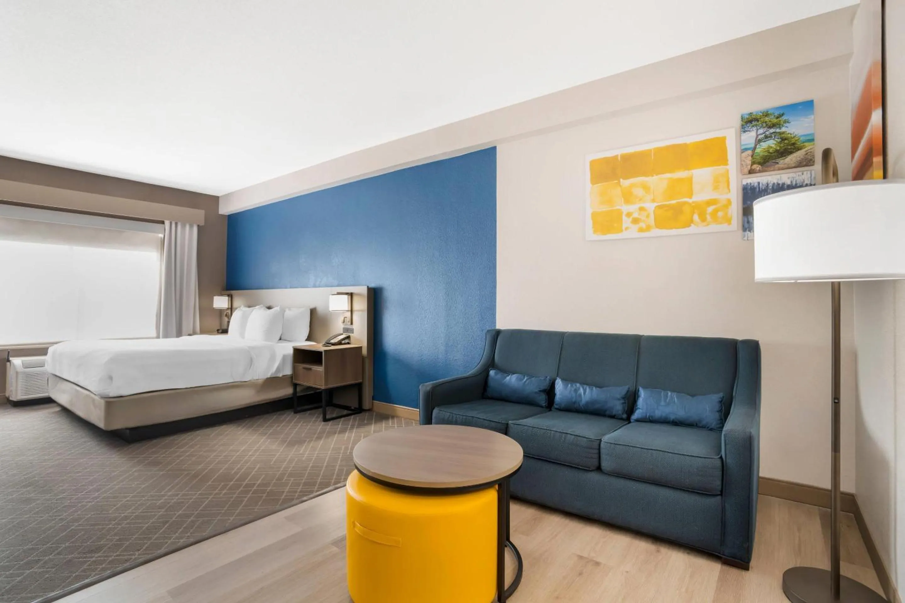 Bedroom, Bed in Comfort Suites Gastonia - Charlotte