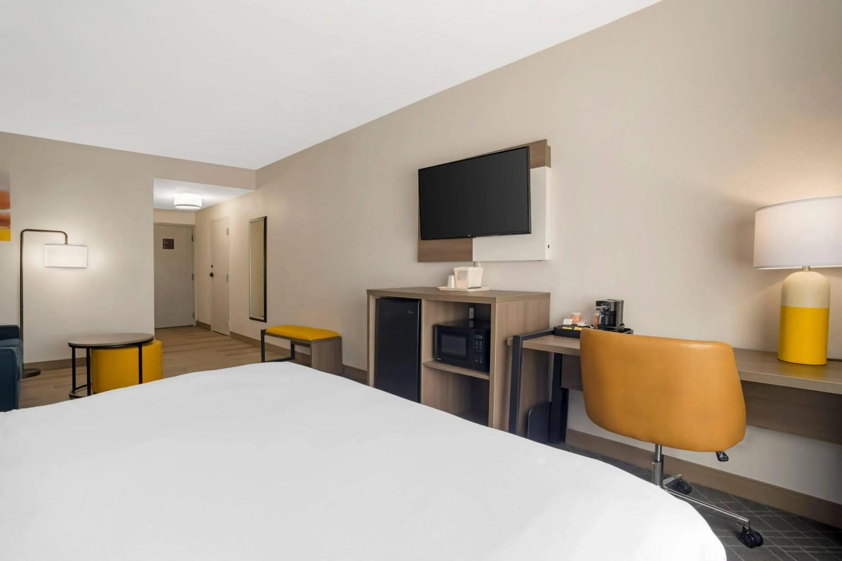 Bedroom, Bed in Comfort Suites Gastonia - Charlotte