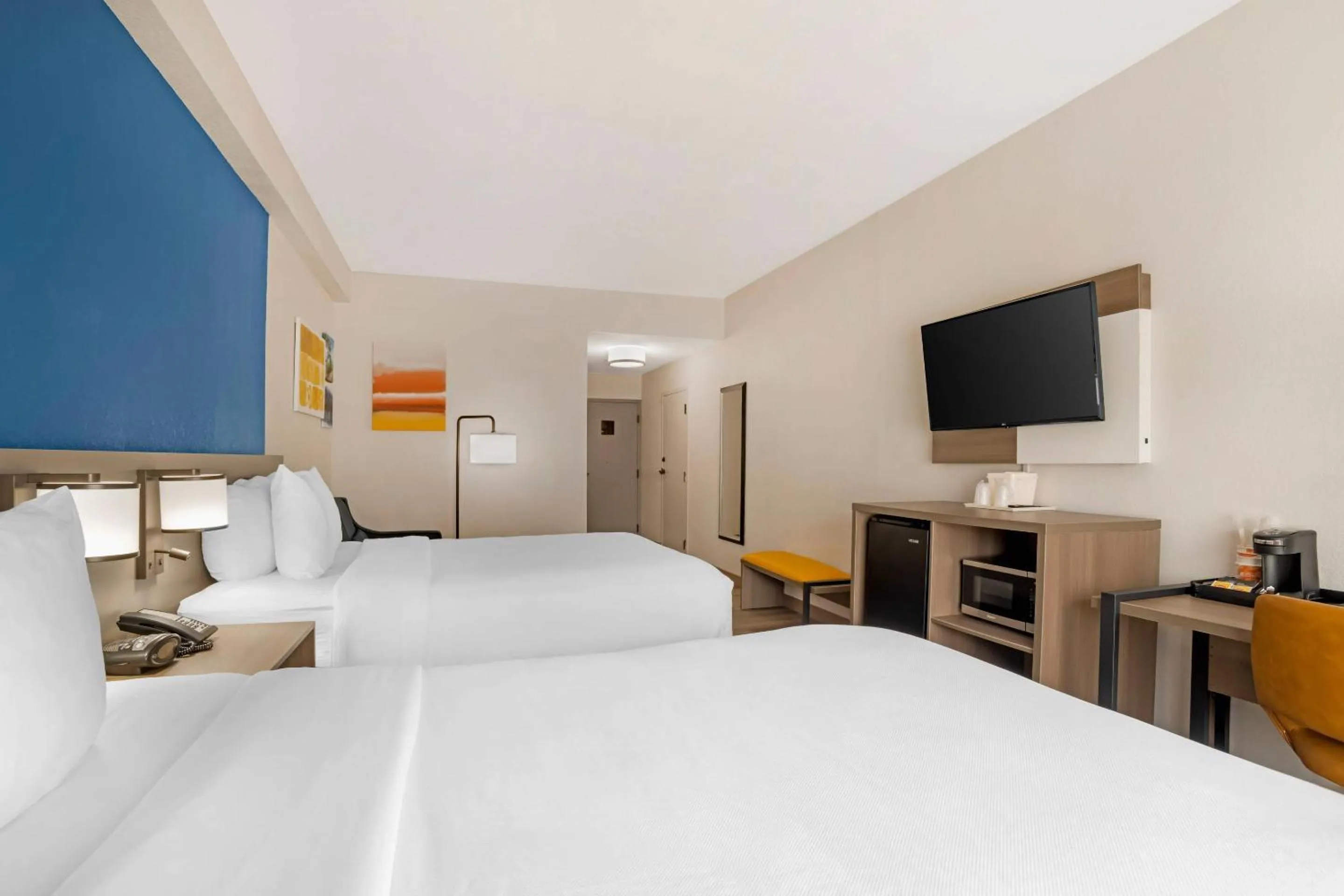 Bedroom, Bed in Comfort Suites Gastonia - Charlotte