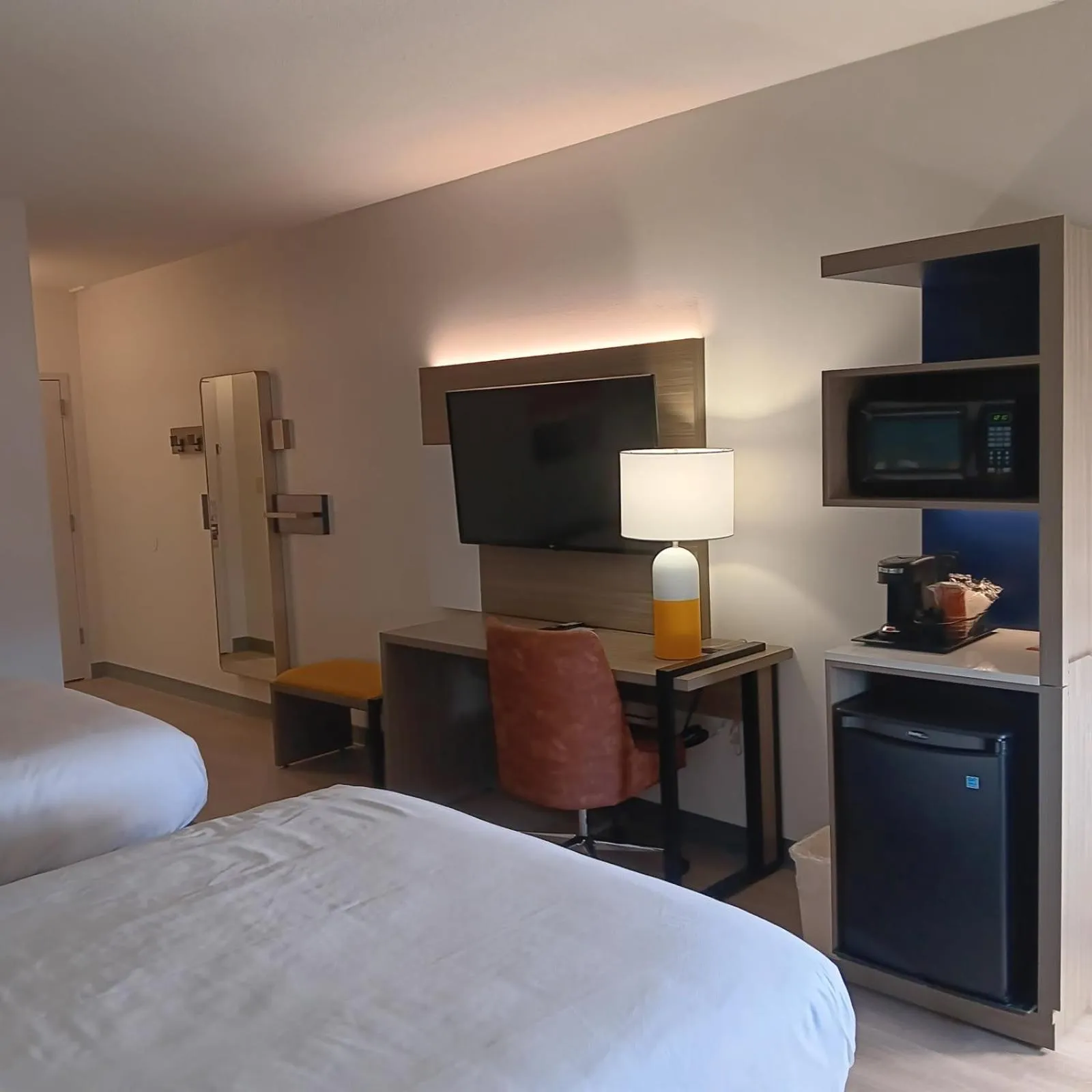 pet friendly, Bed in Comfort Inn North of Asheville