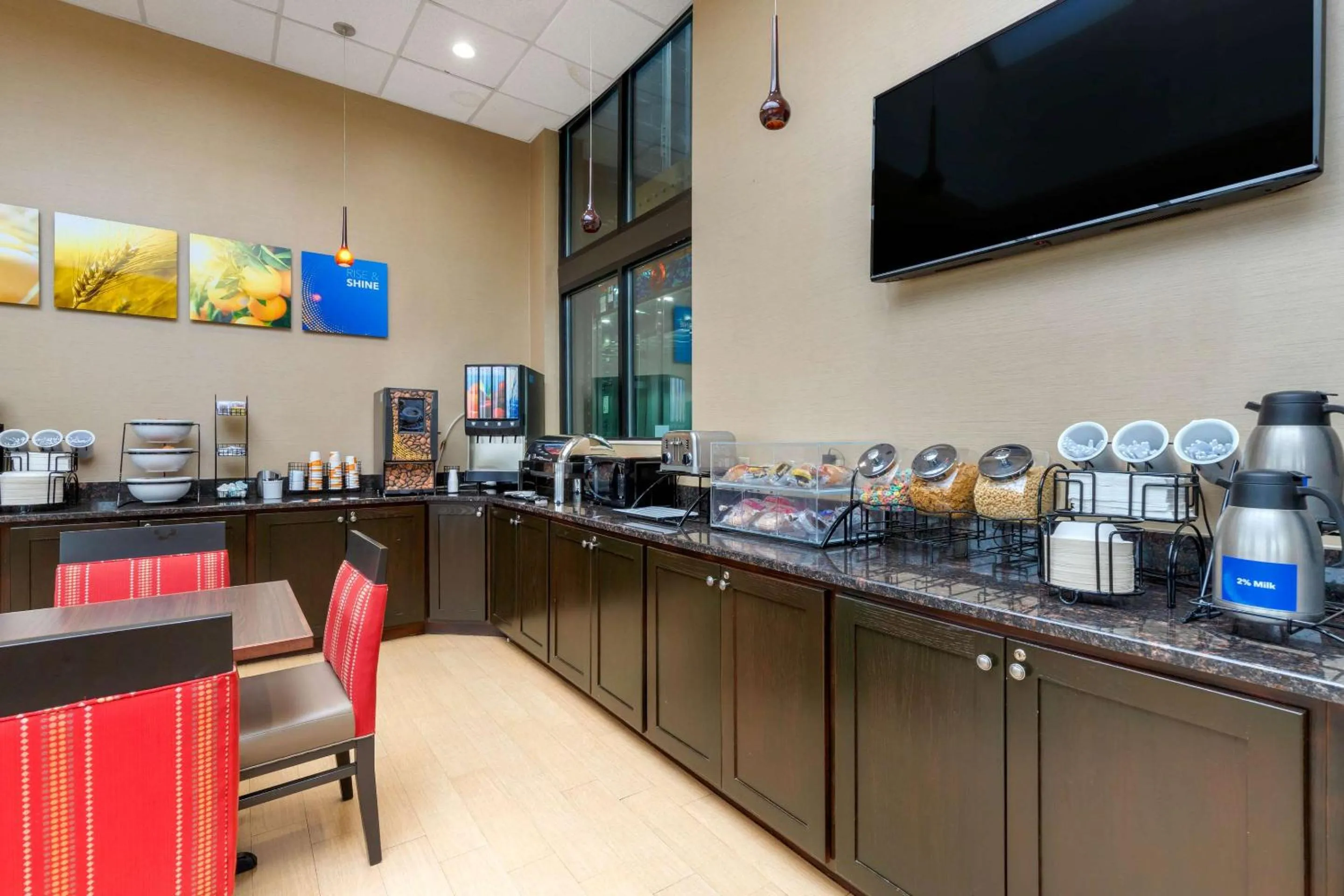 Breakfast in Comfort Inn North of Asheville