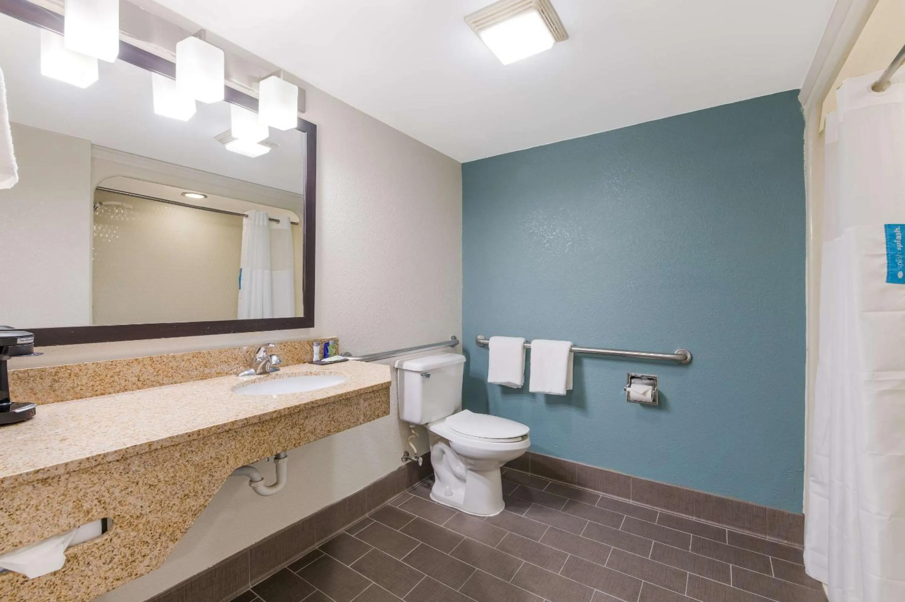 Bedroom in Sleep Inn Northlake