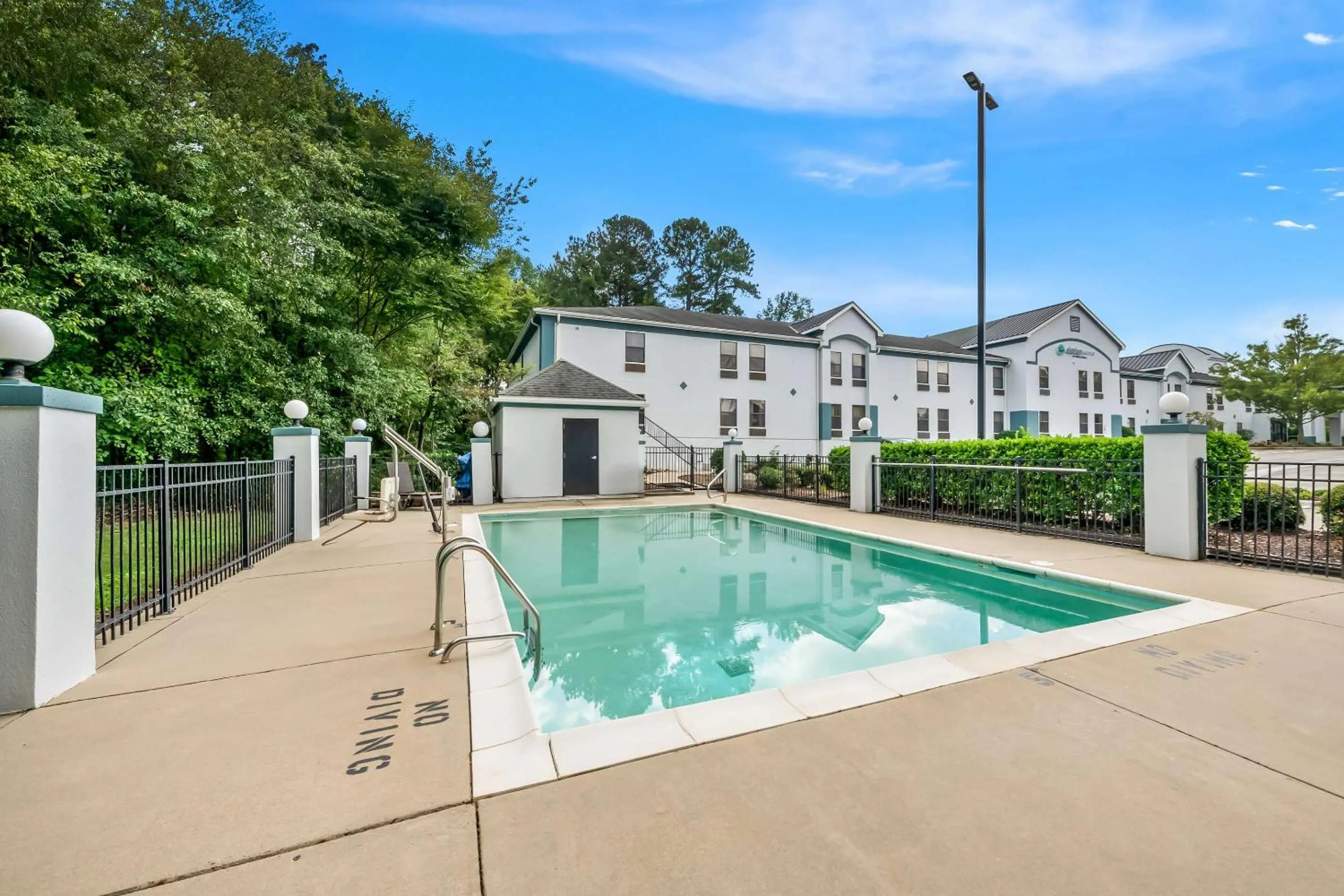 Swimming pool in Clarion Pointe Apex - Holly Springs