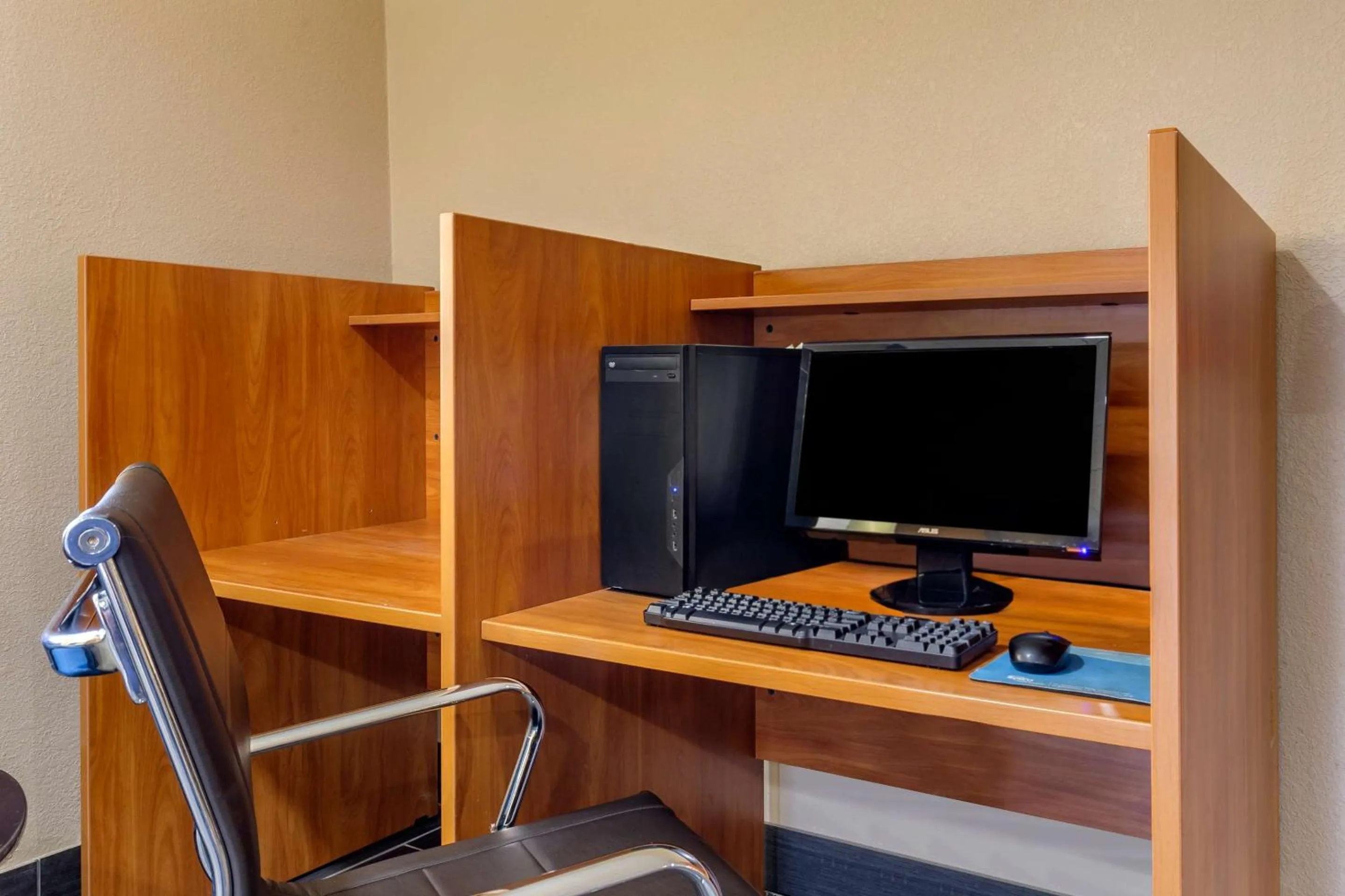 Business facilities in Clarion Pointe Apex - Holly Springs