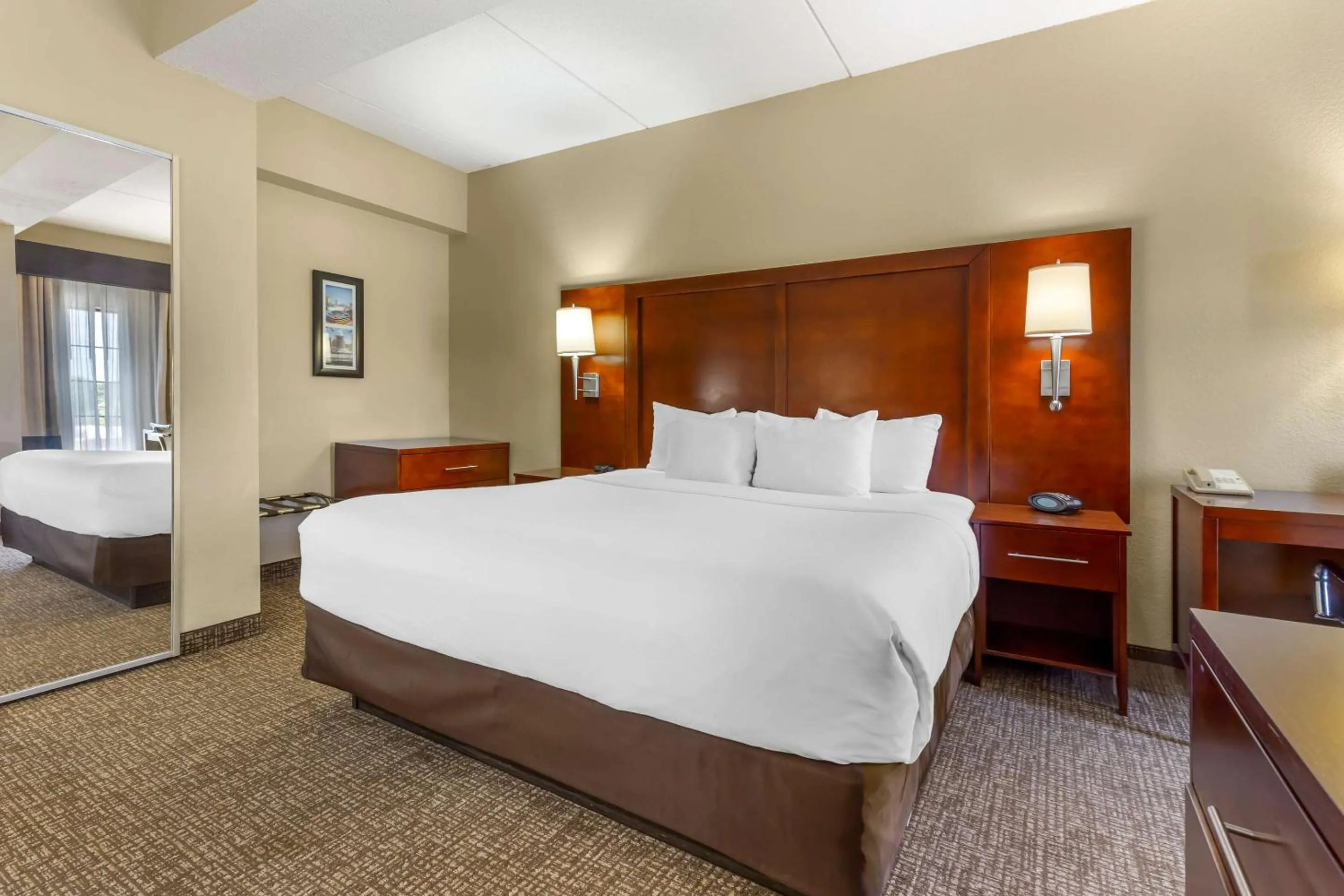 Bedroom, Bed in Comfort Suites Regency Park