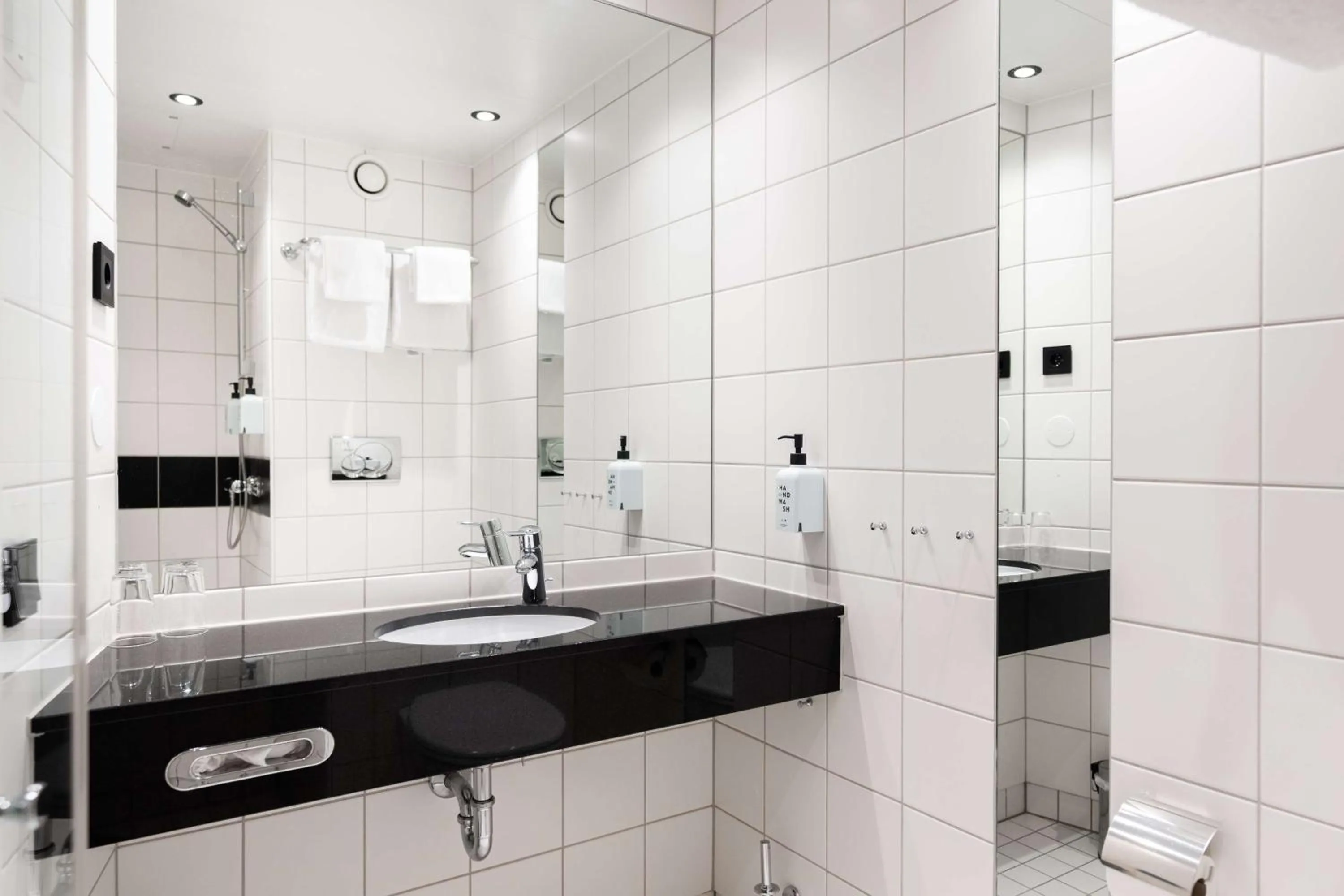 Bathroom in Scandic Nidelven