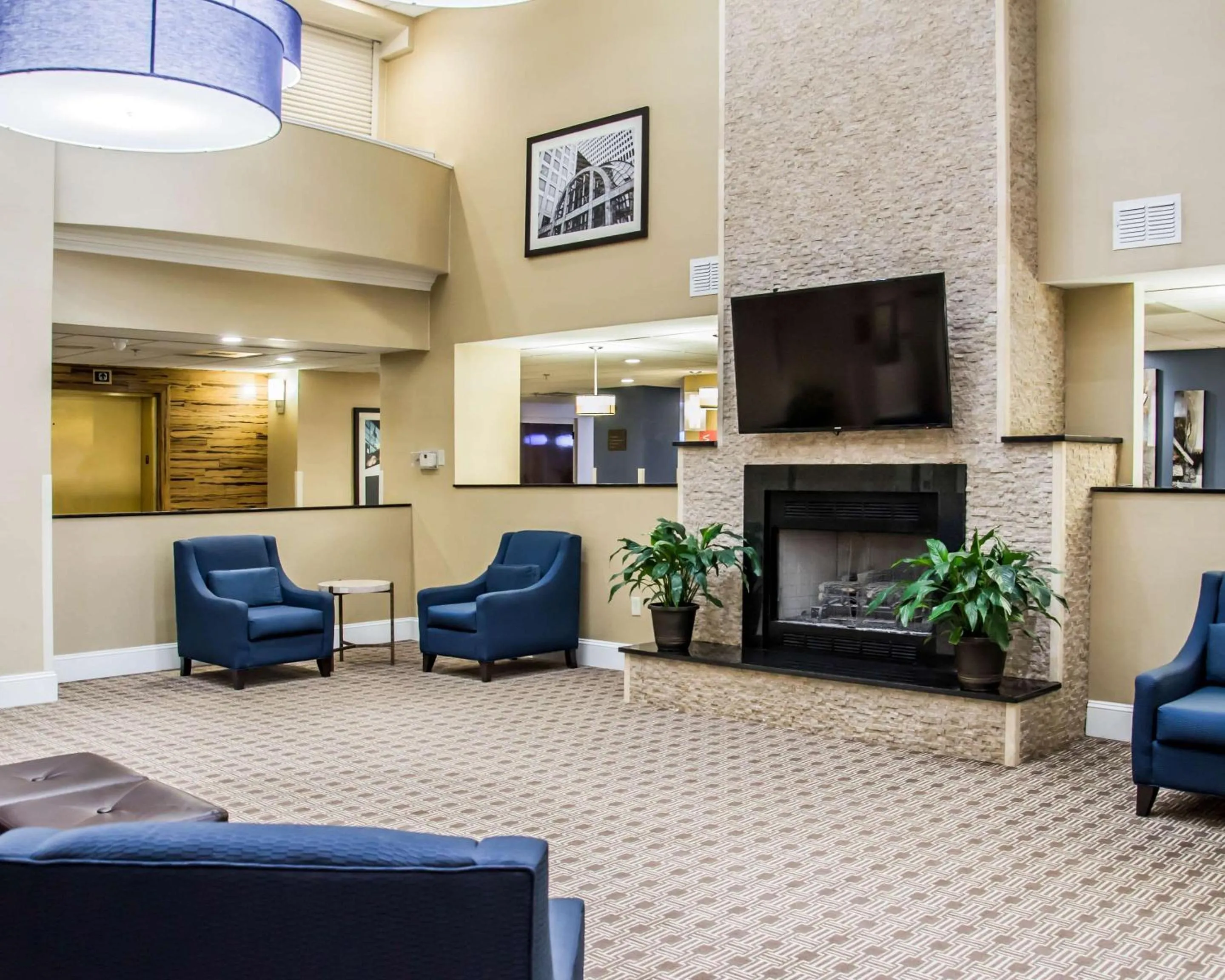 Lobby or reception in Comfort Suites University - Research Park