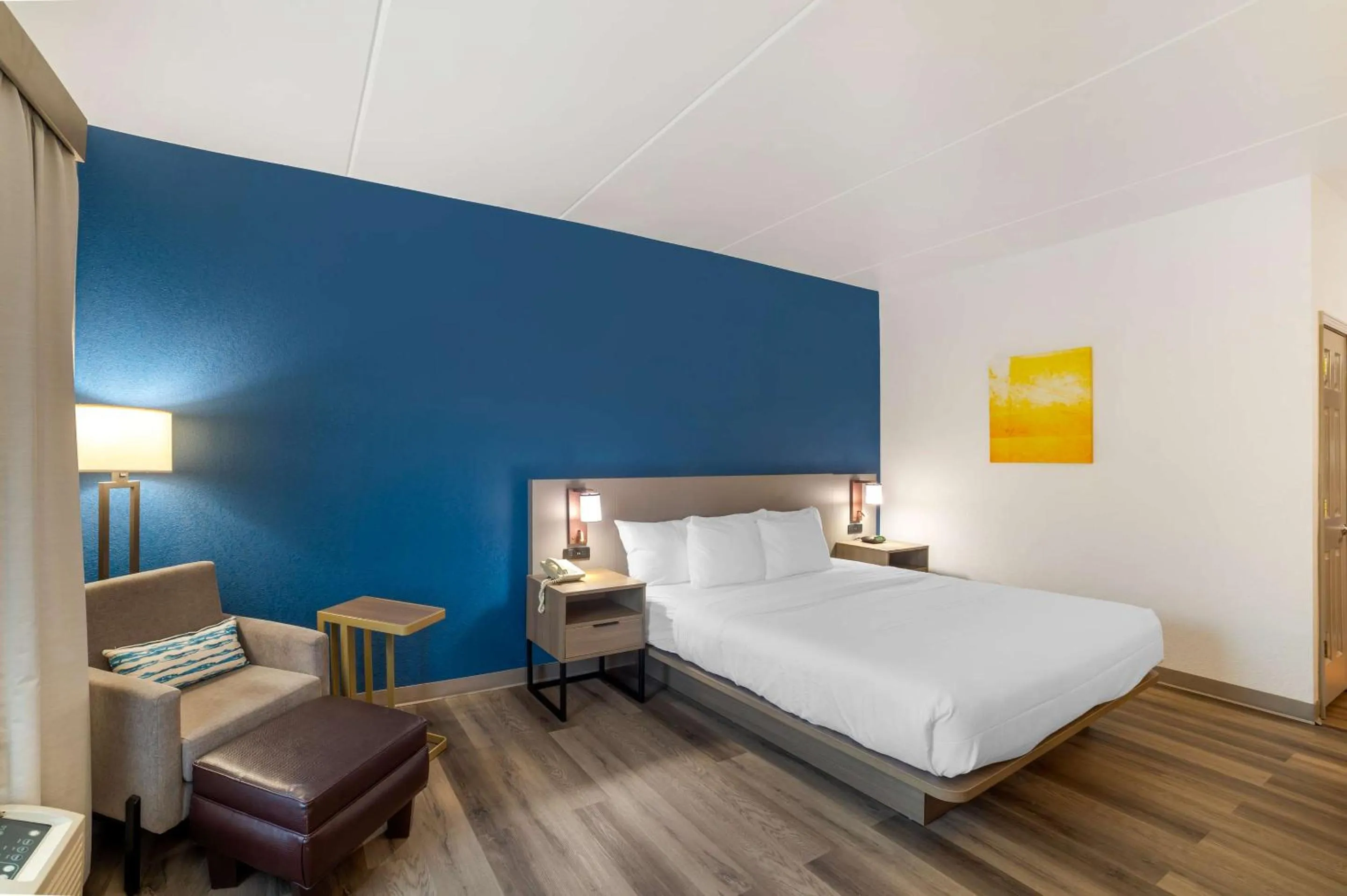 Bedroom, Bed in Comfort Inn Asheville Airport