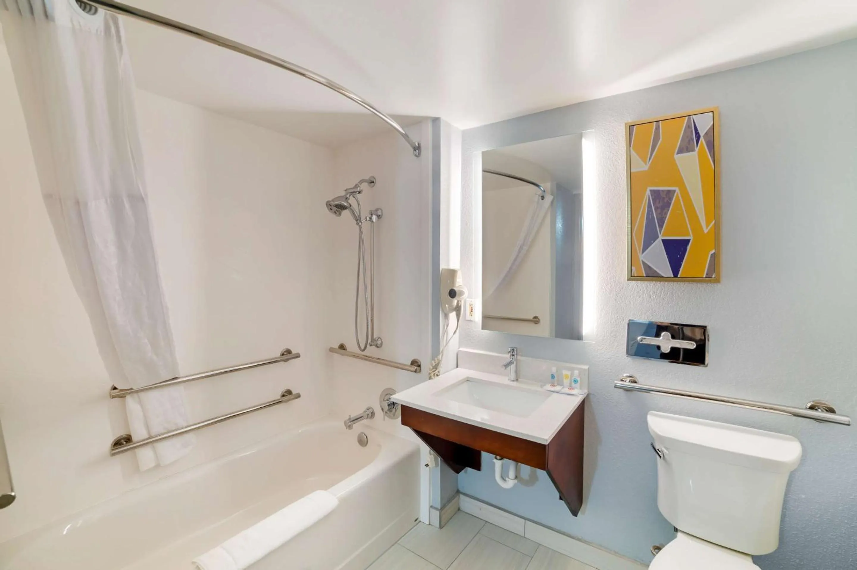 Bedroom in Comfort Inn Asheville Airport