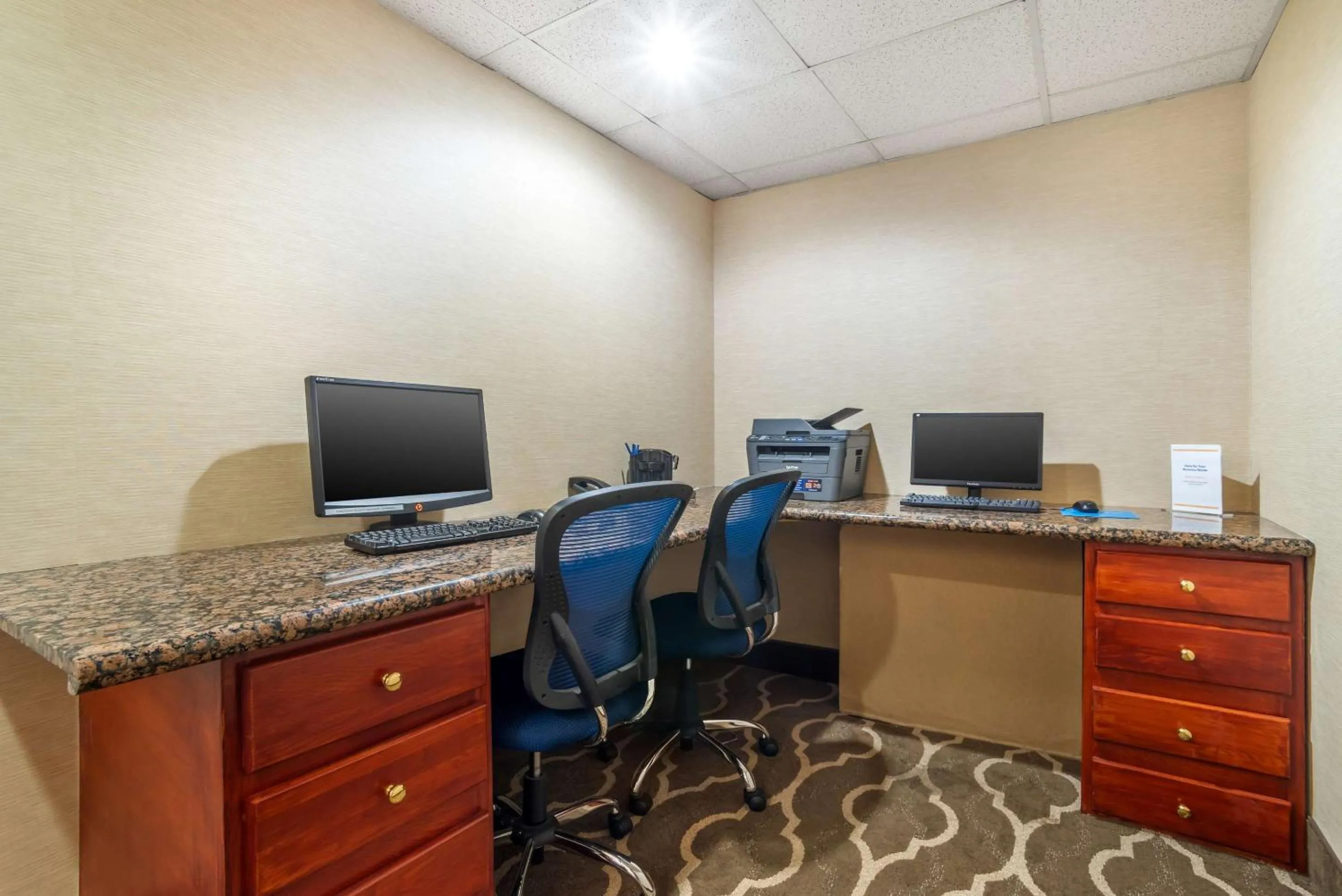 Business facilities in Comfort Inn & Suites Lake Norman