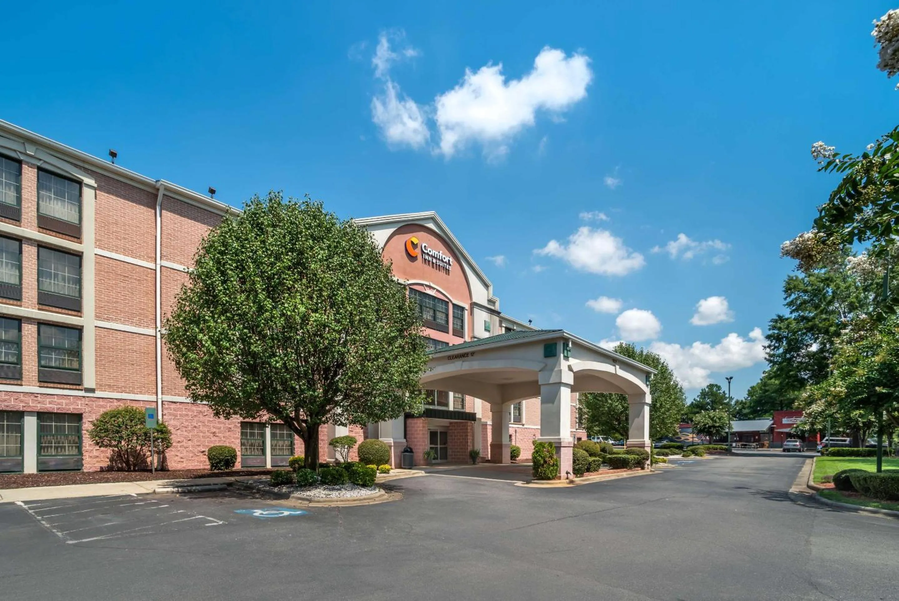 Property building in Comfort Inn & Suites Lake Norman