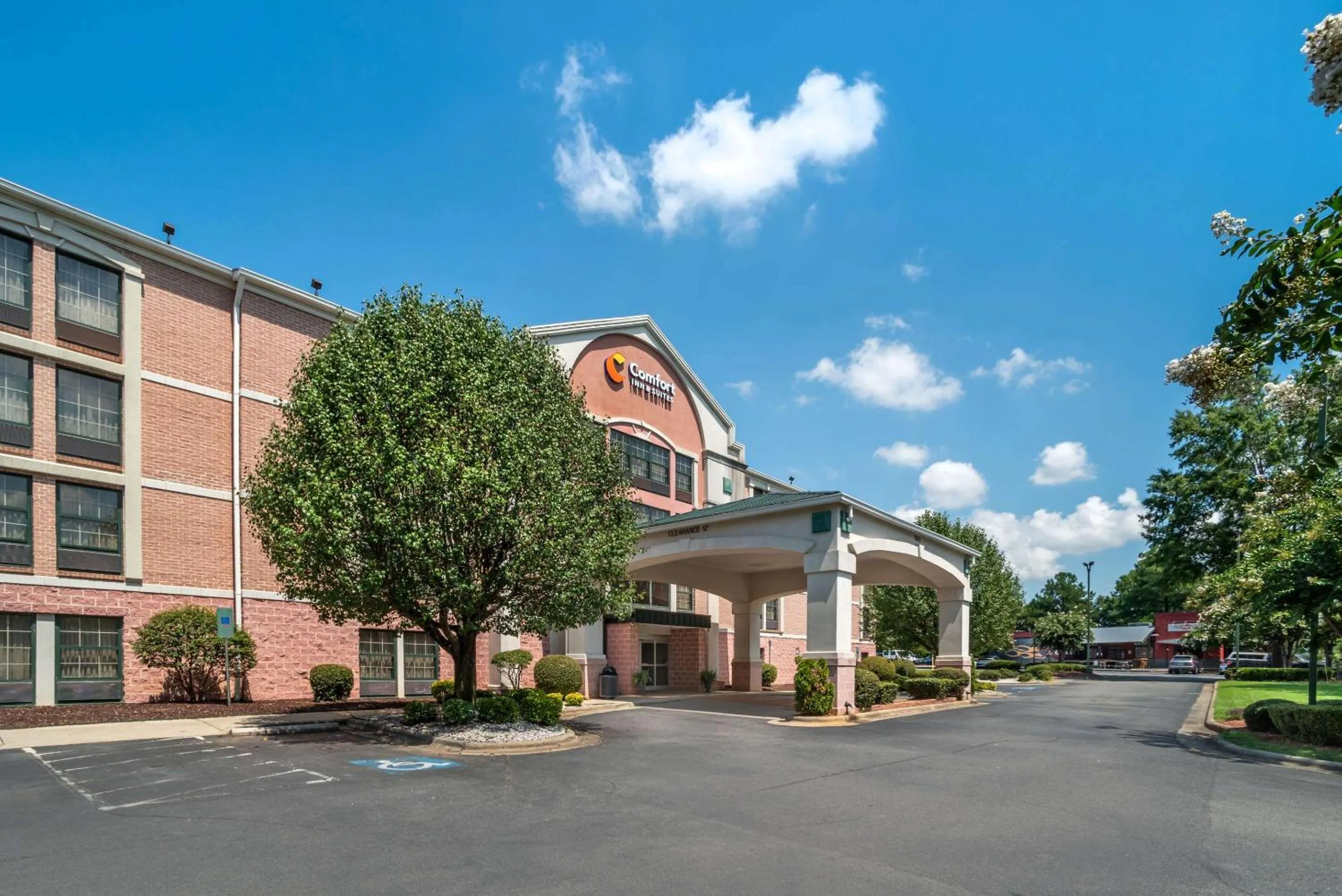Property building in Comfort Inn & Suites Lake Norman