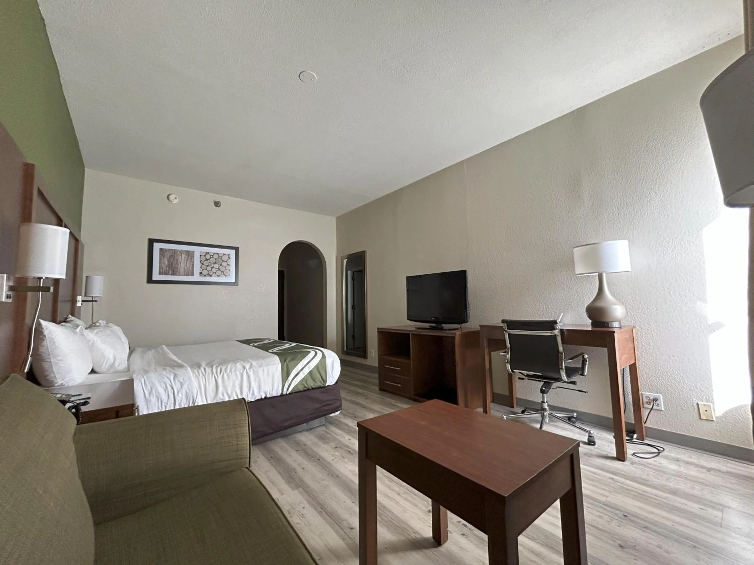 Bed in Quality Inn & Suites Tarboro - Kingsboro