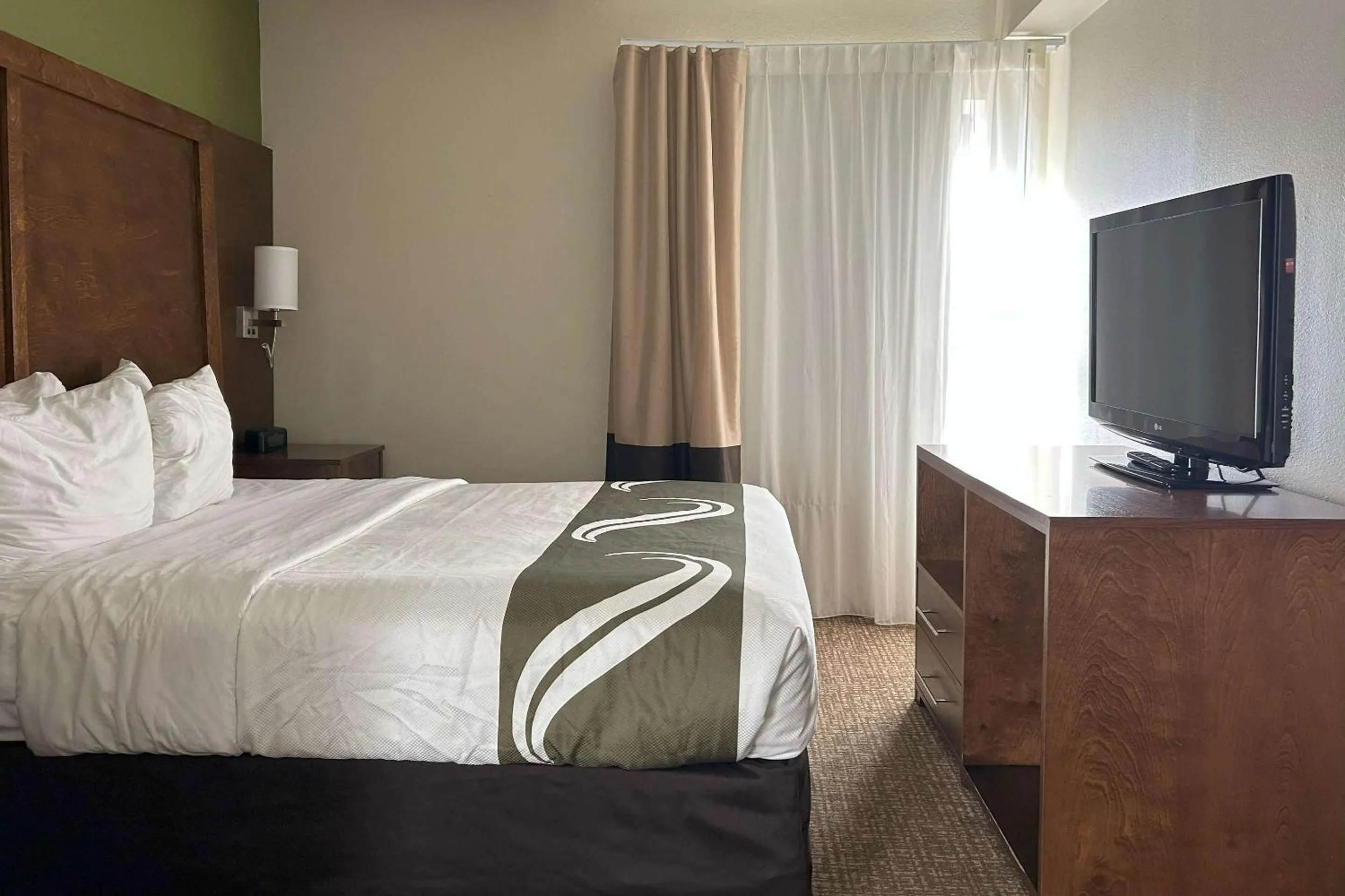 Bedroom, Bed in Quality Inn & Suites Tarboro - Kingsboro