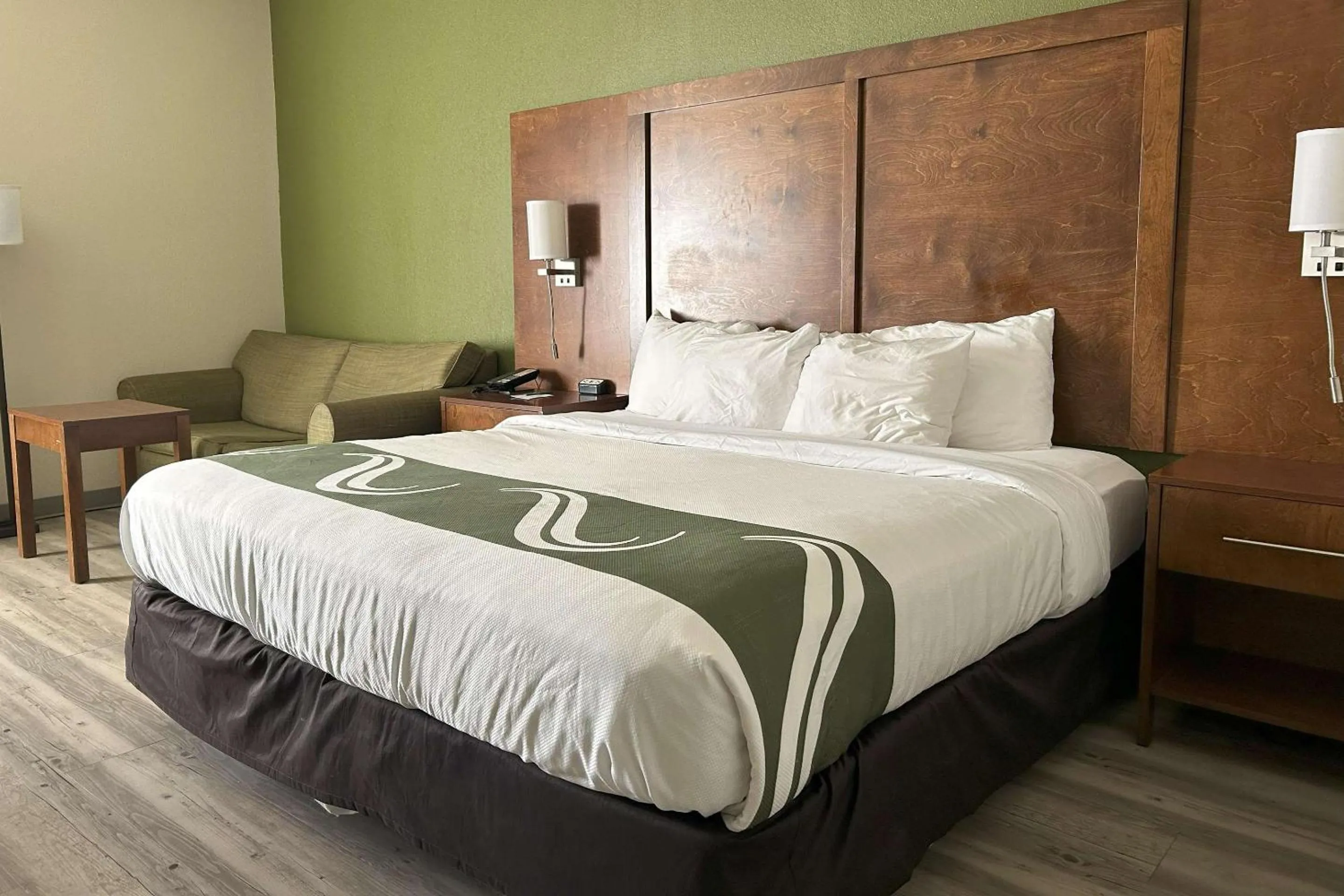Bedroom, Bed in Quality Inn & Suites Tarboro - Kingsboro
