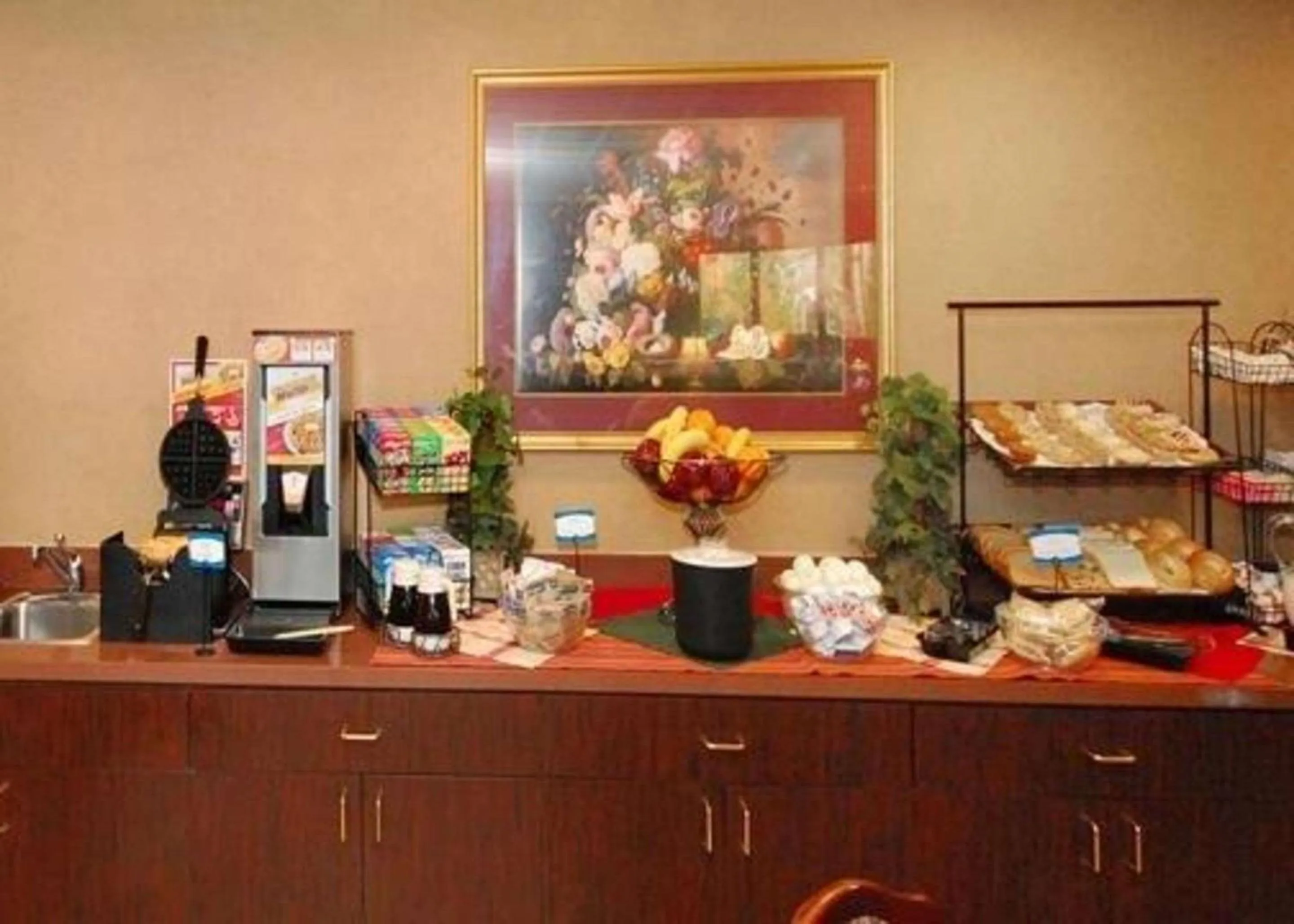 Breakfast in Quality Inn & Suites Tarboro - Kingsboro