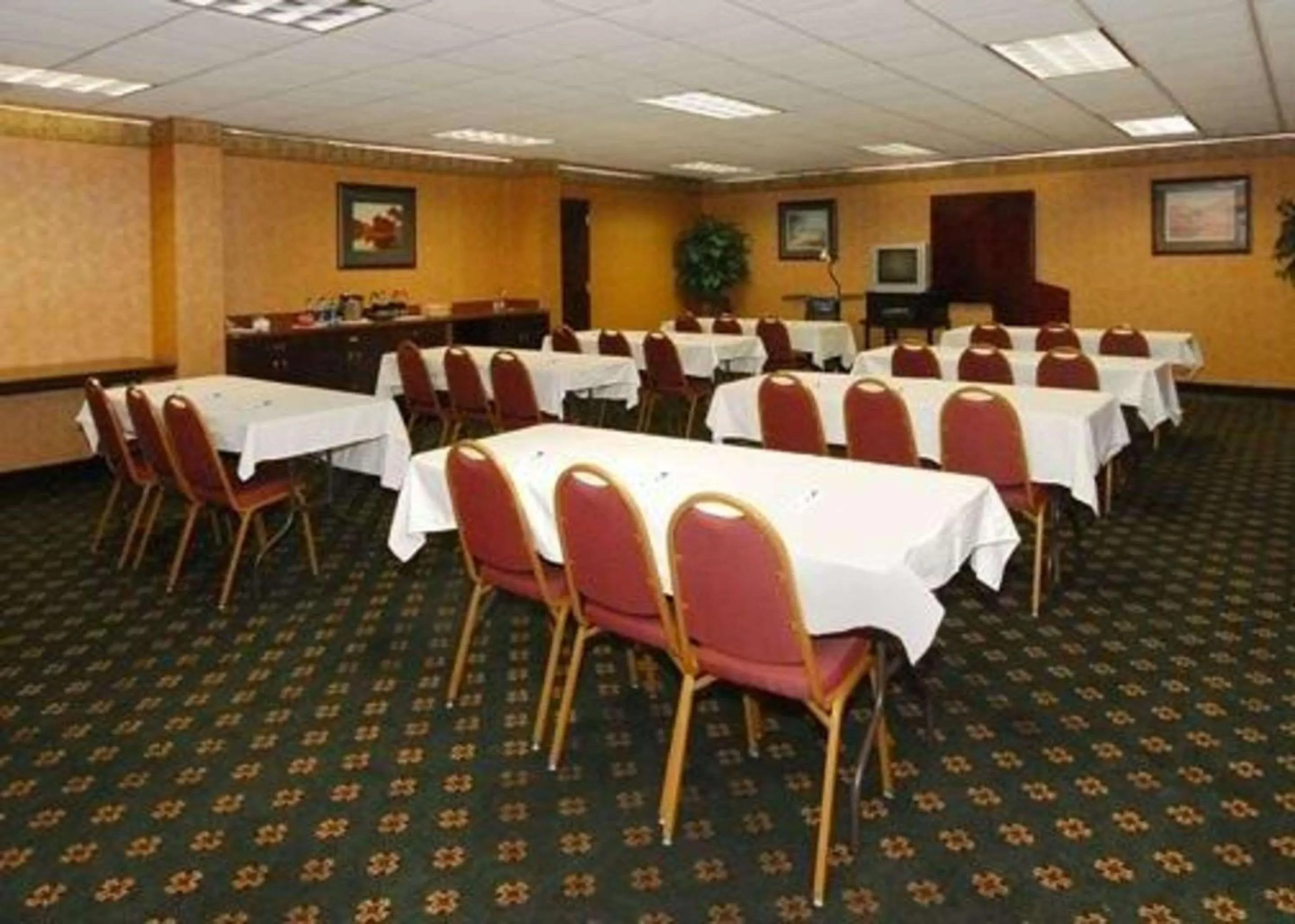 Meeting/conference room in Quality Inn & Suites Tarboro - Kingsboro