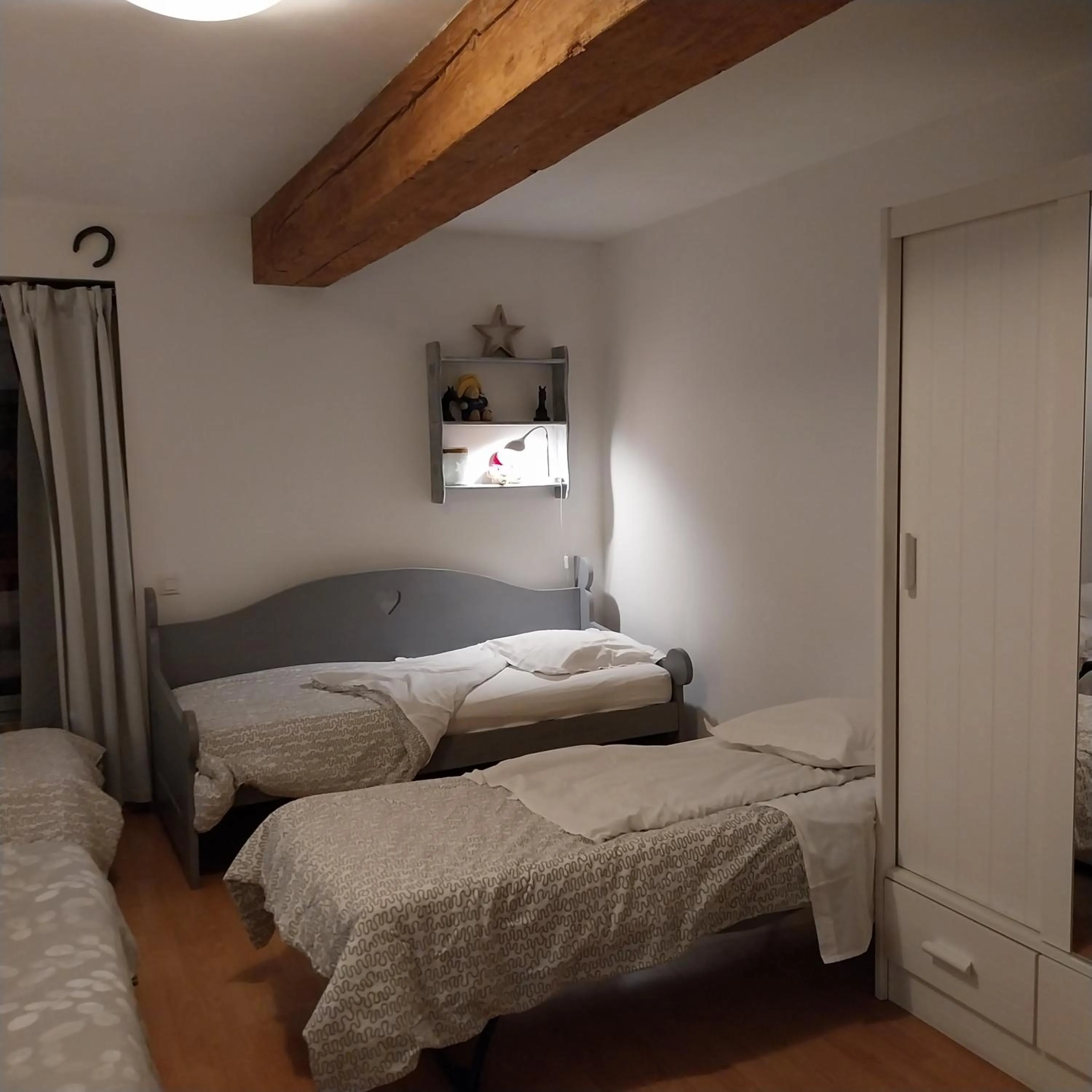 Bed in Chambre d'Hôtes Familiale la Jument Grise