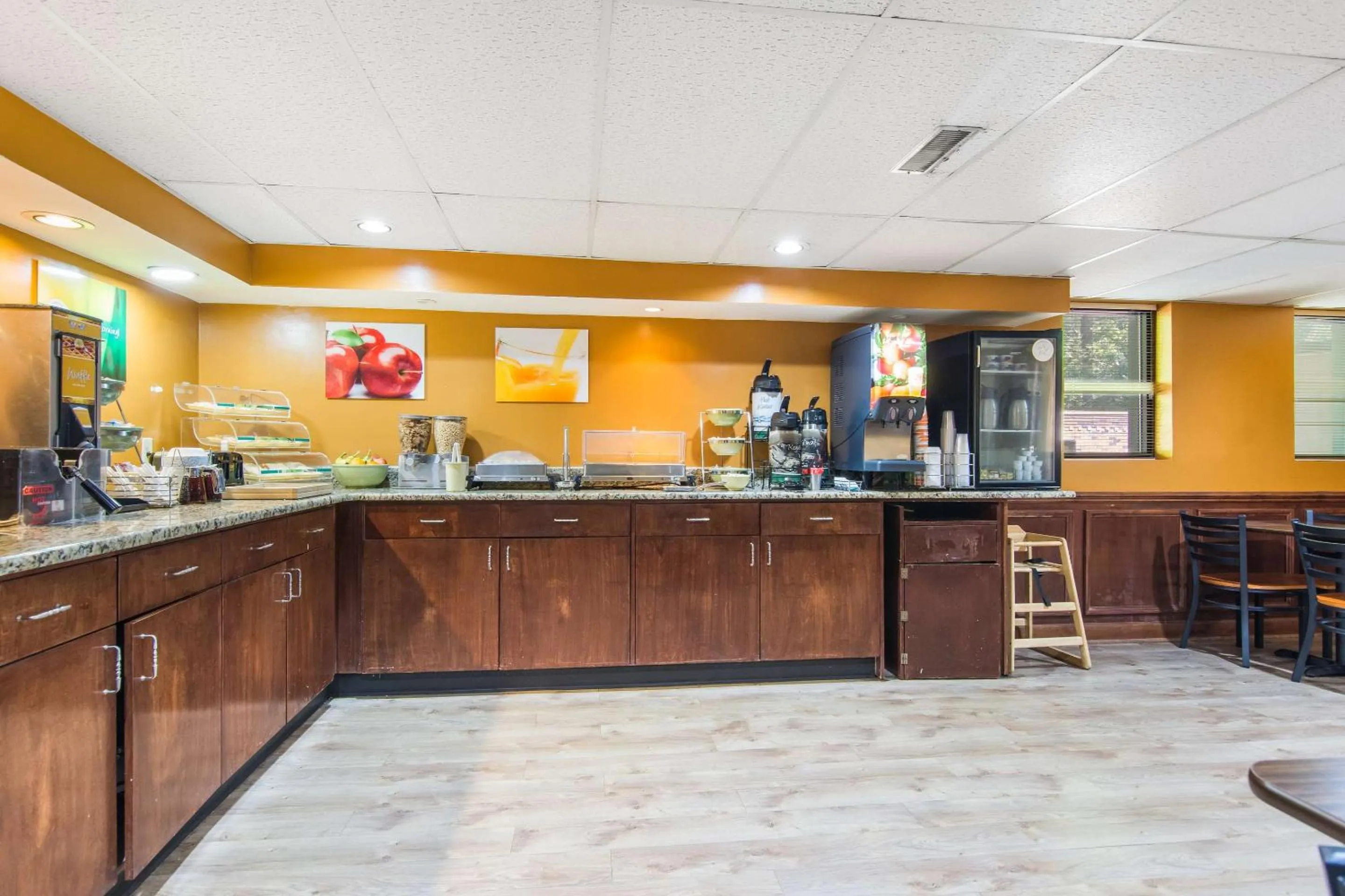 Breakfast in Quality Inn Kings Mountain