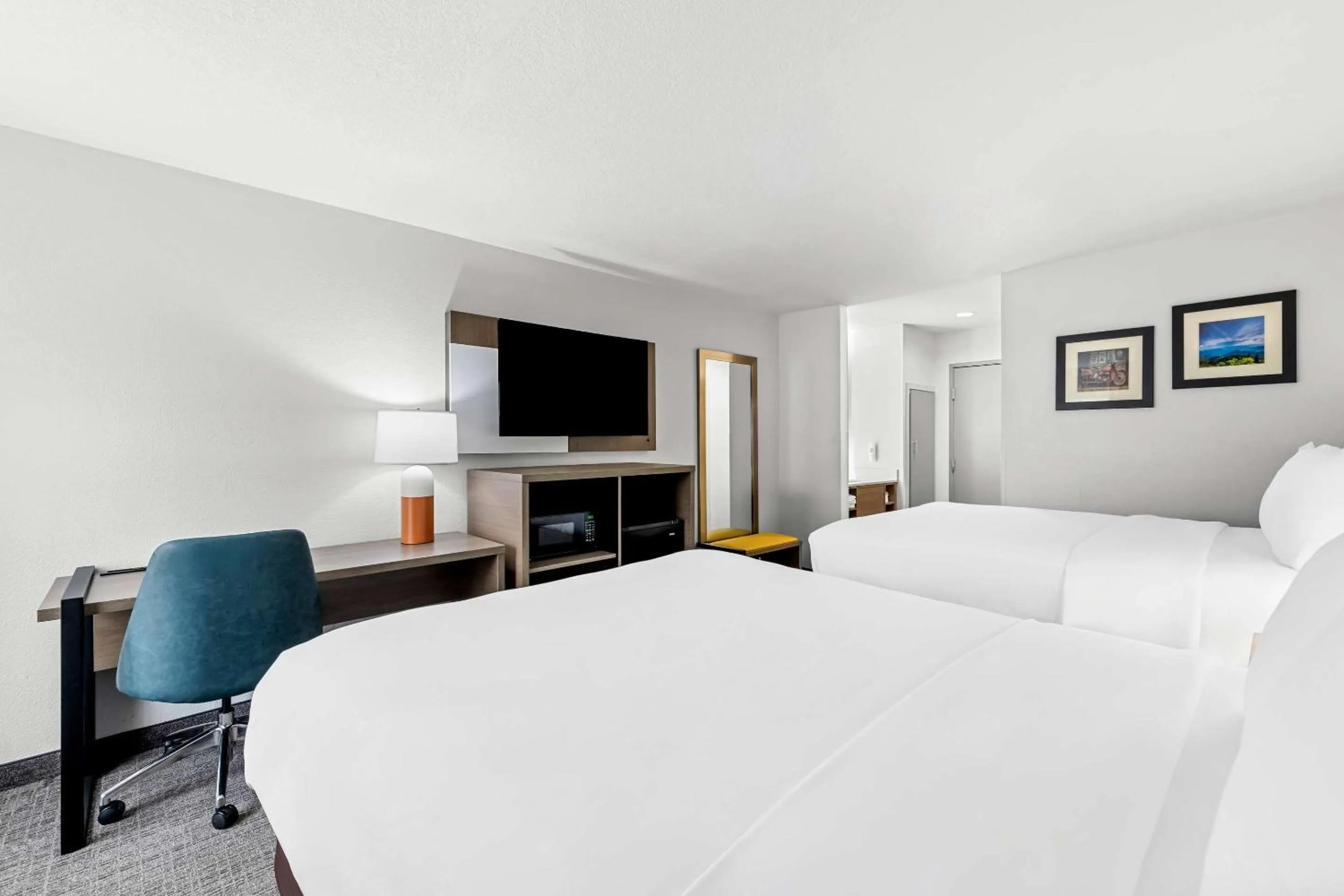 Bedroom, Bed in Comfort Inn near Great Smoky Mountain National Park