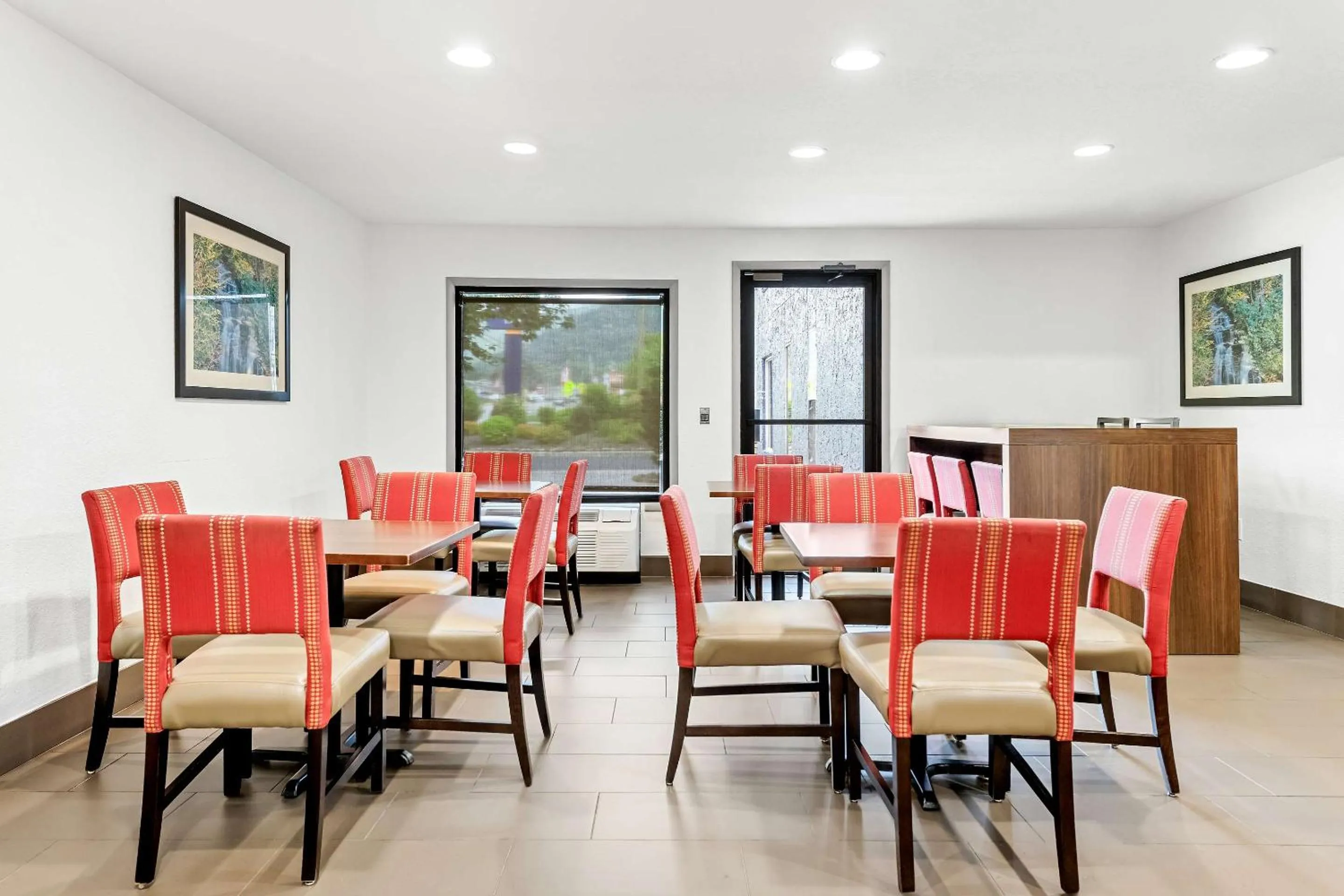 Breakfast in Comfort Inn near Great Smoky Mountain National Park