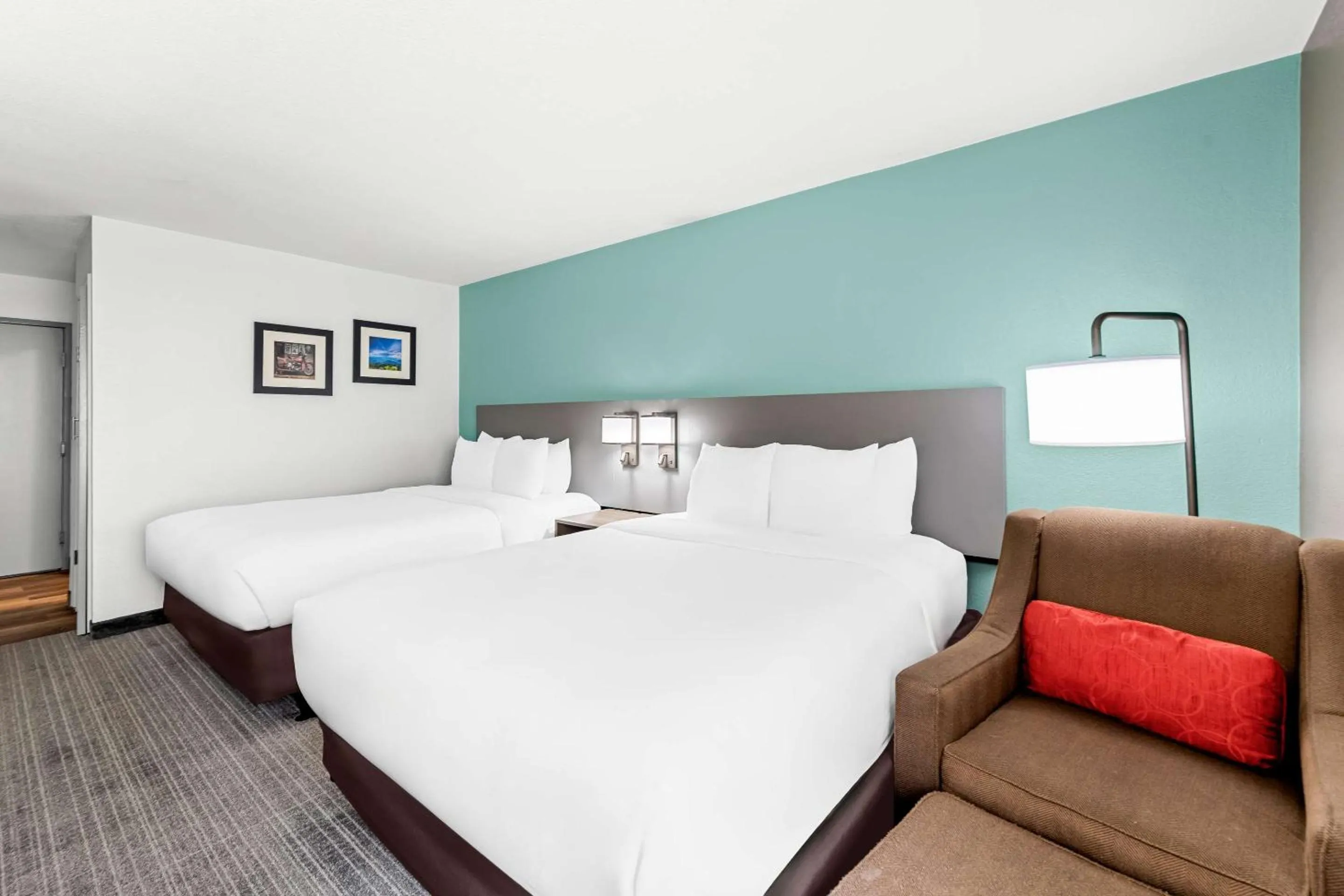 Bedroom, Bed in Comfort Inn near Great Smoky Mountain National Park