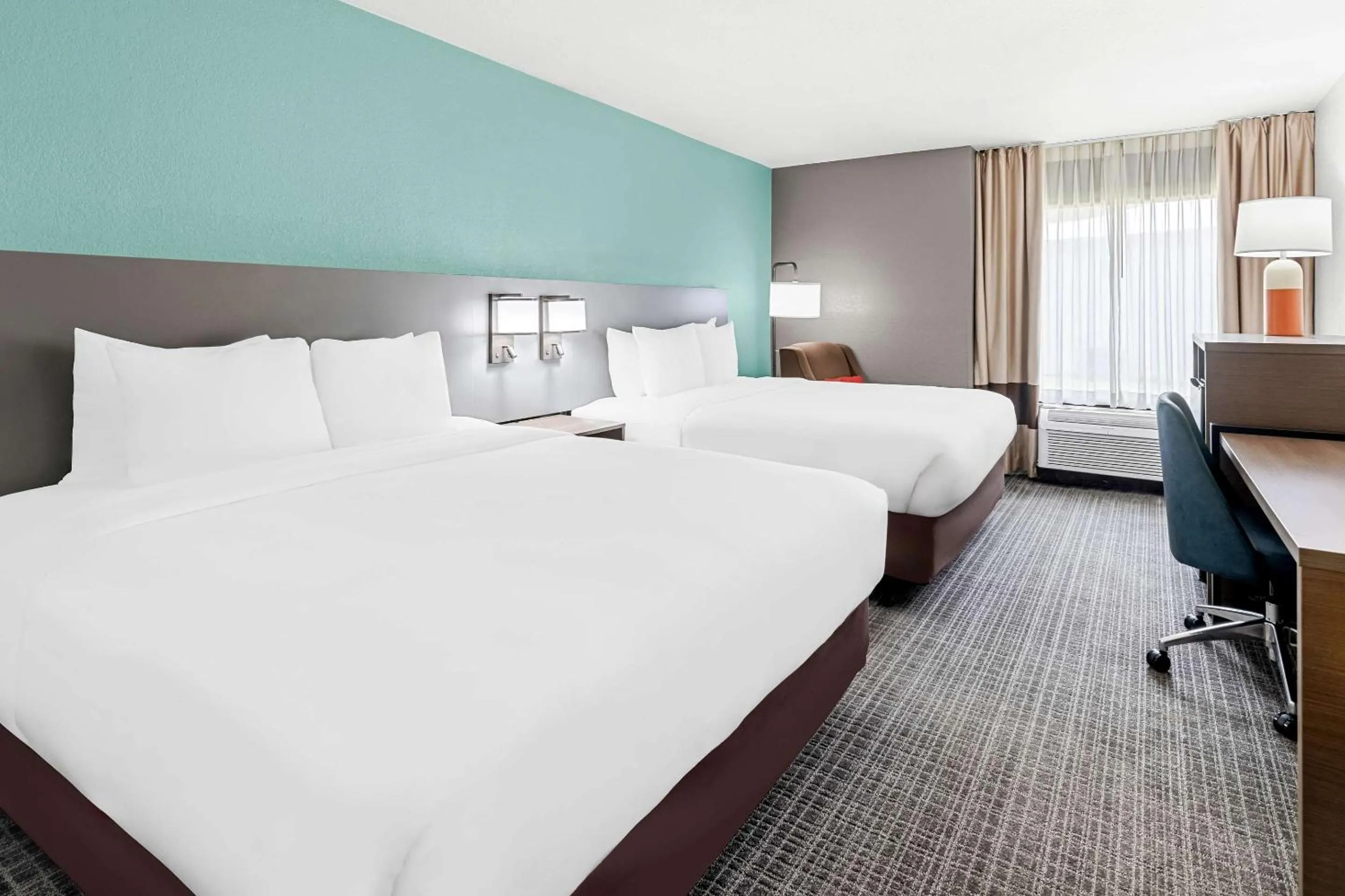 Bedroom, Bed in Comfort Inn near Great Smoky Mountain National Park