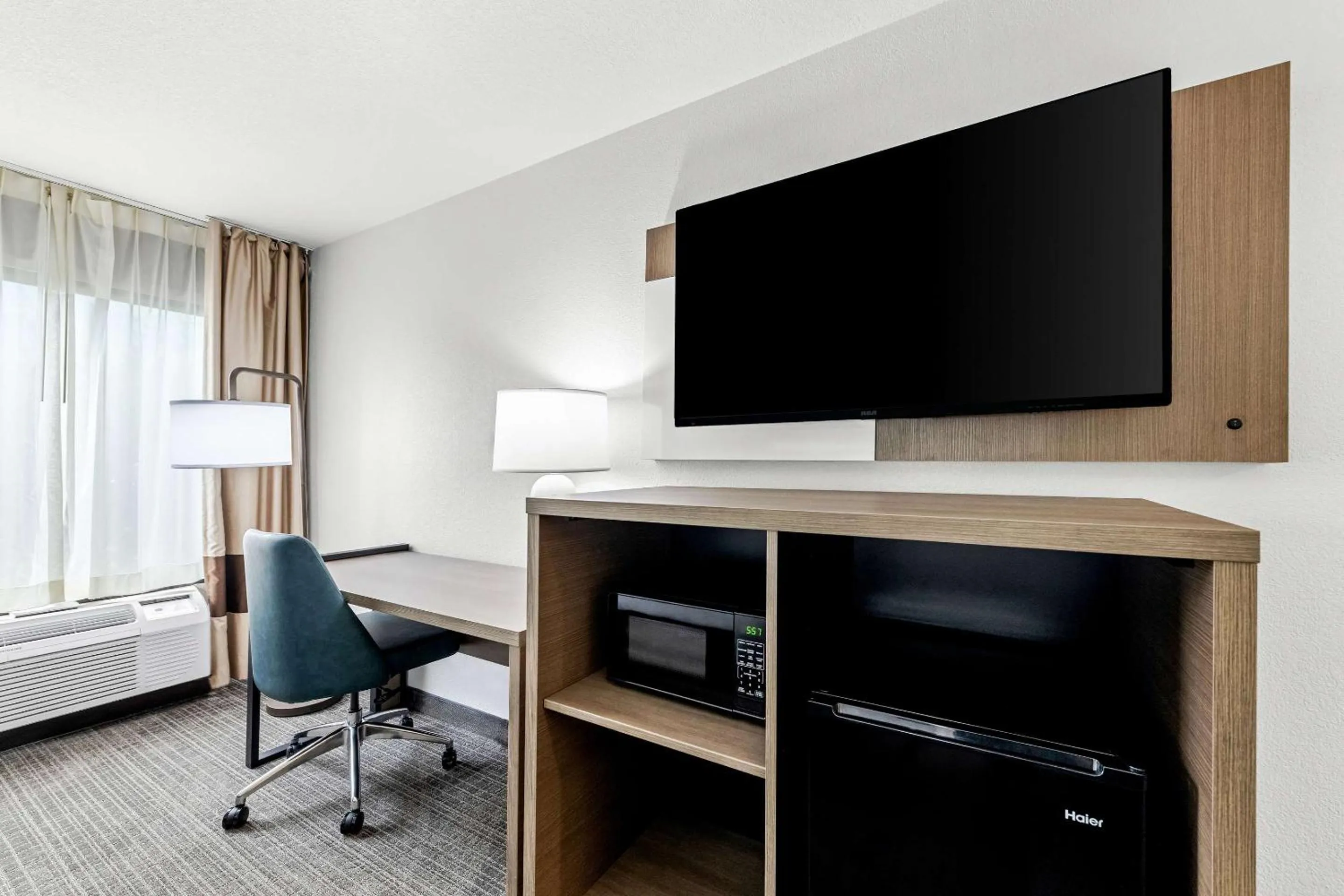 Bedroom in Comfort Inn near Great Smoky Mountain National Park