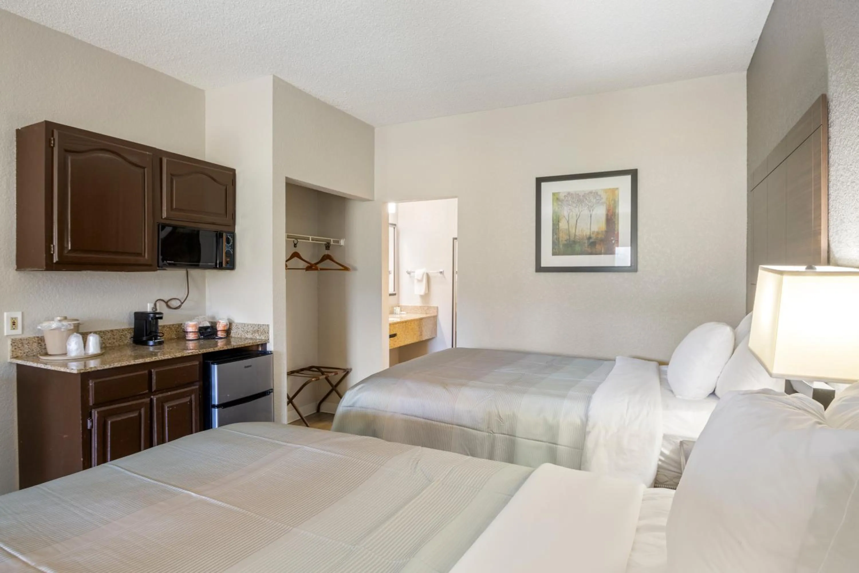 Bedroom, Bed in Quality Suites Hickory South