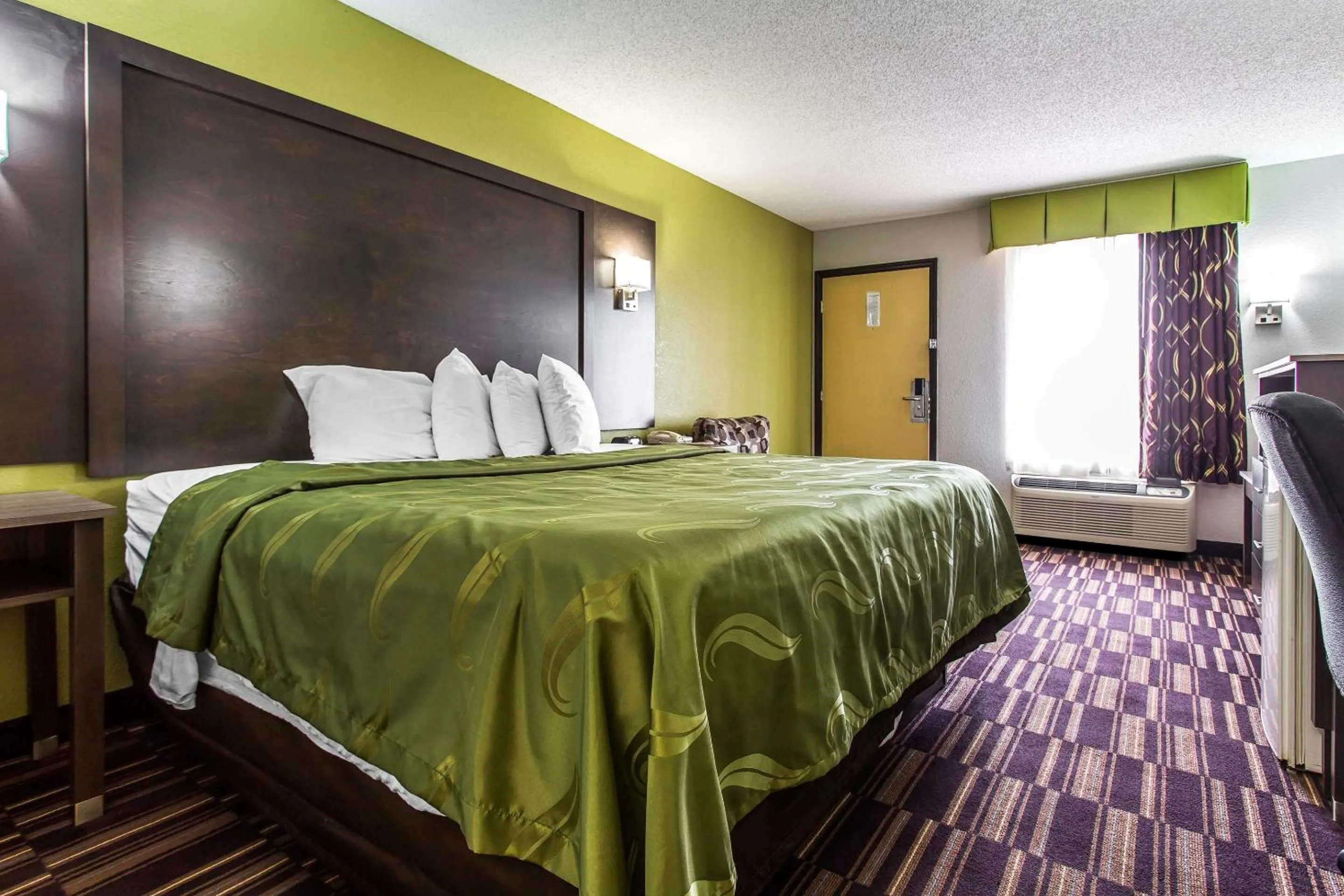 Bedroom, Bed in Quality Inn Albemarle