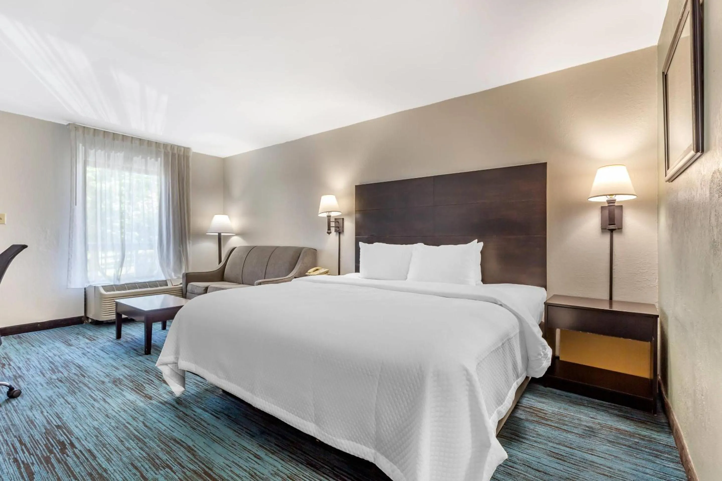 Bedroom, Bed in Quality Inn Mount Airy Mayberry