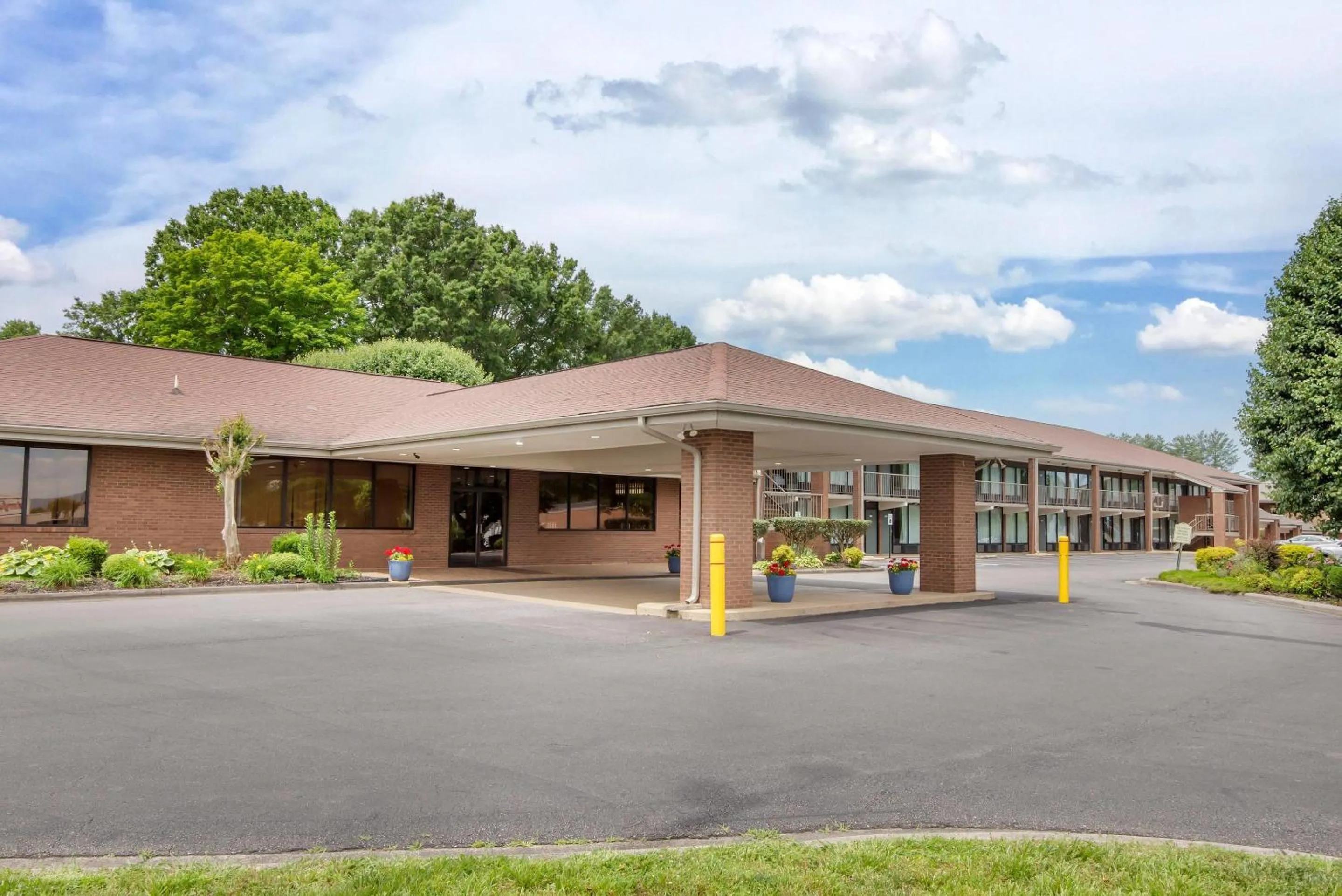 Property building in Quality Inn Mount Airy Mayberry