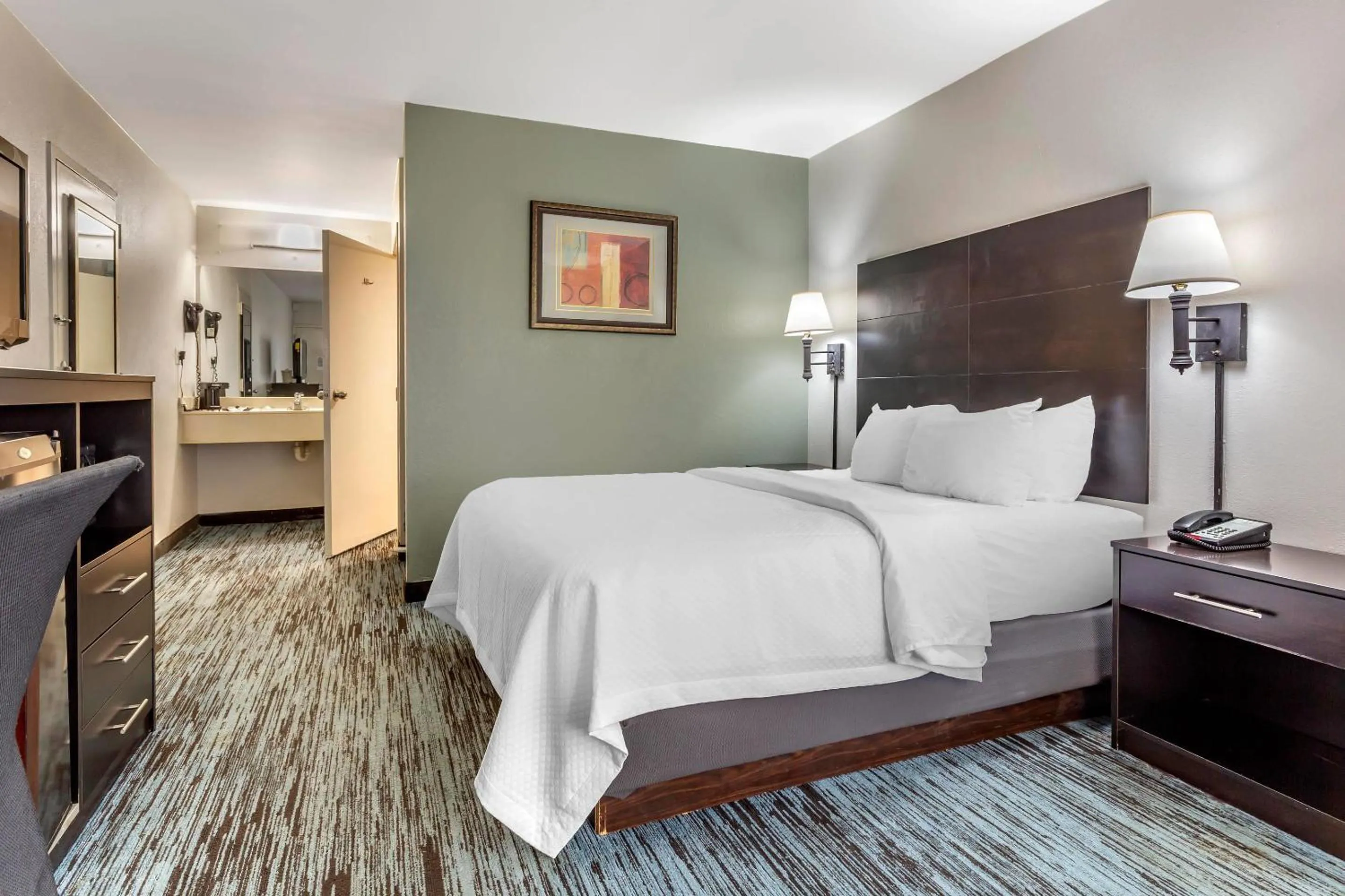 Bedroom, Bed in Quality Inn Mount Airy Mayberry