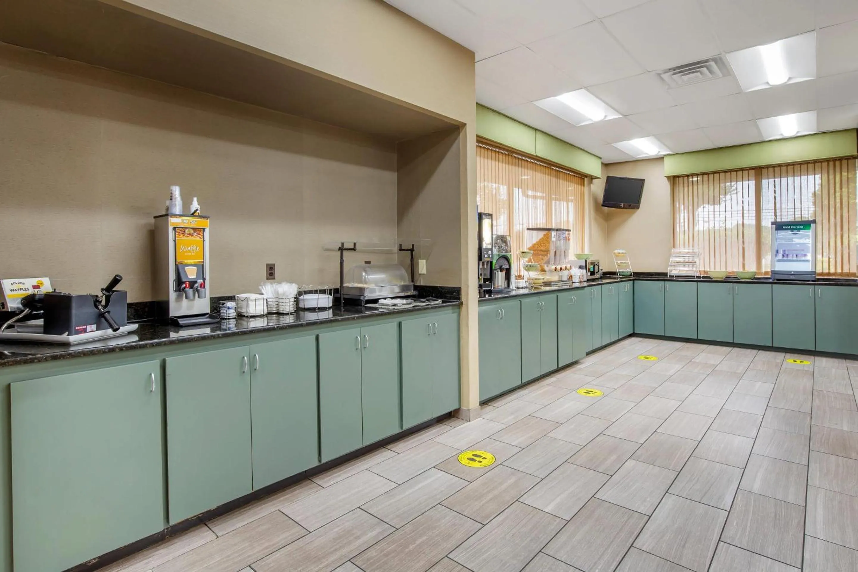 Breakfast in Quality Inn Mount Airy Mayberry