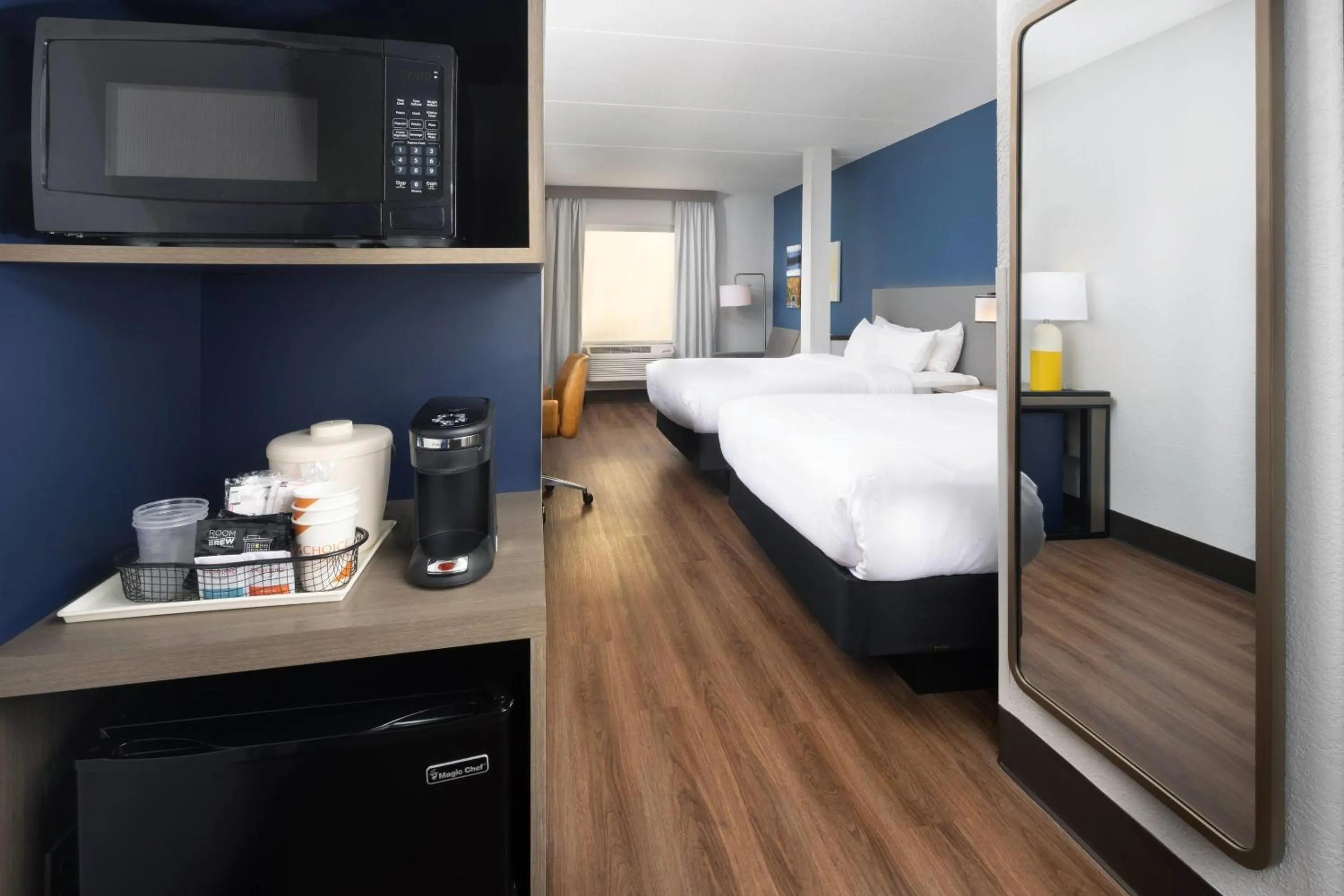 Bedroom, Bed in Comfort Suites Outlet Center