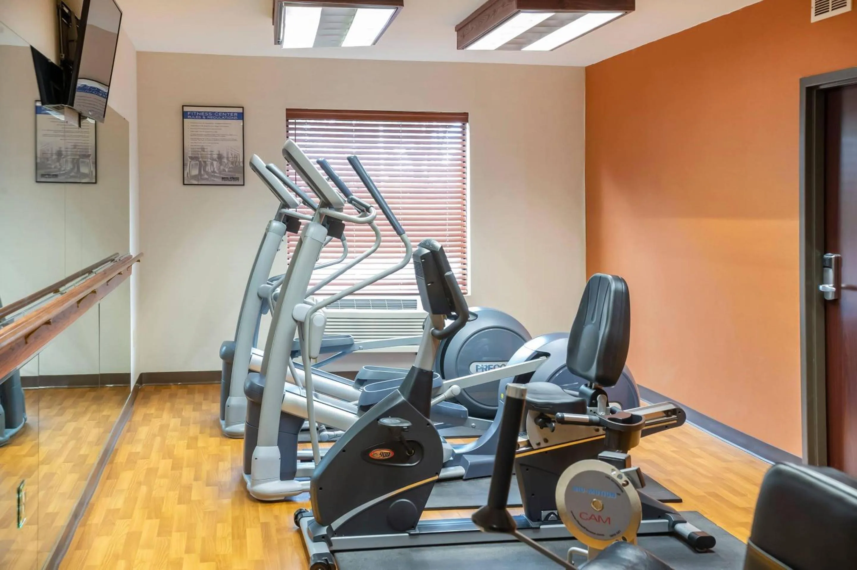 Fitness centre/facilities in Comfort Suites Outlet Center