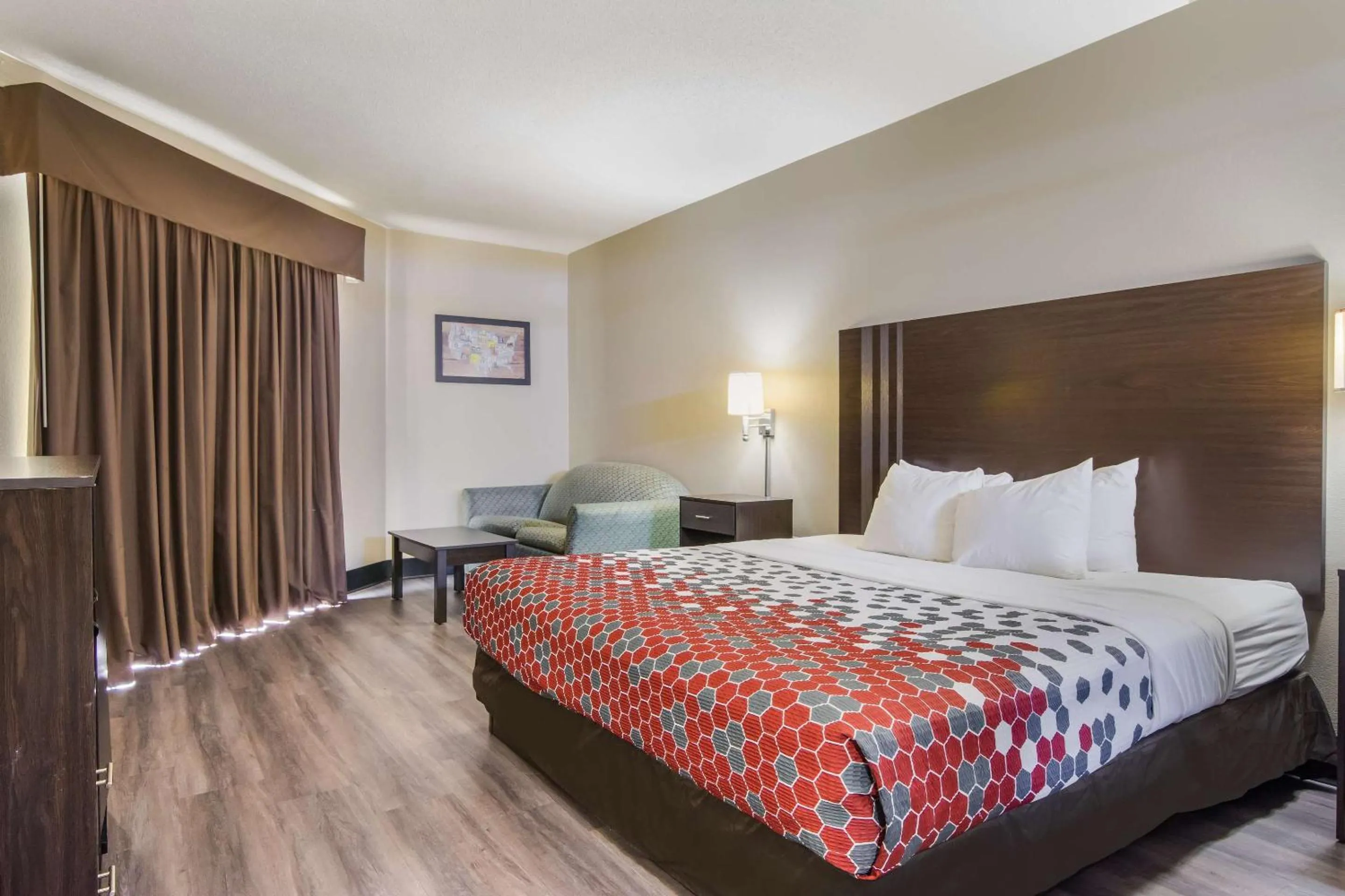 Bedroom, Bed in Econo Lodge Garner - Raleigh