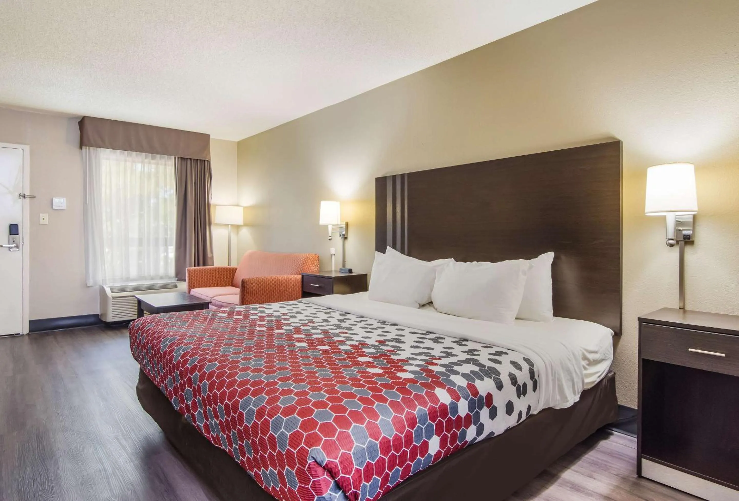 Bedroom, Bed in Econo Lodge Garner - Raleigh