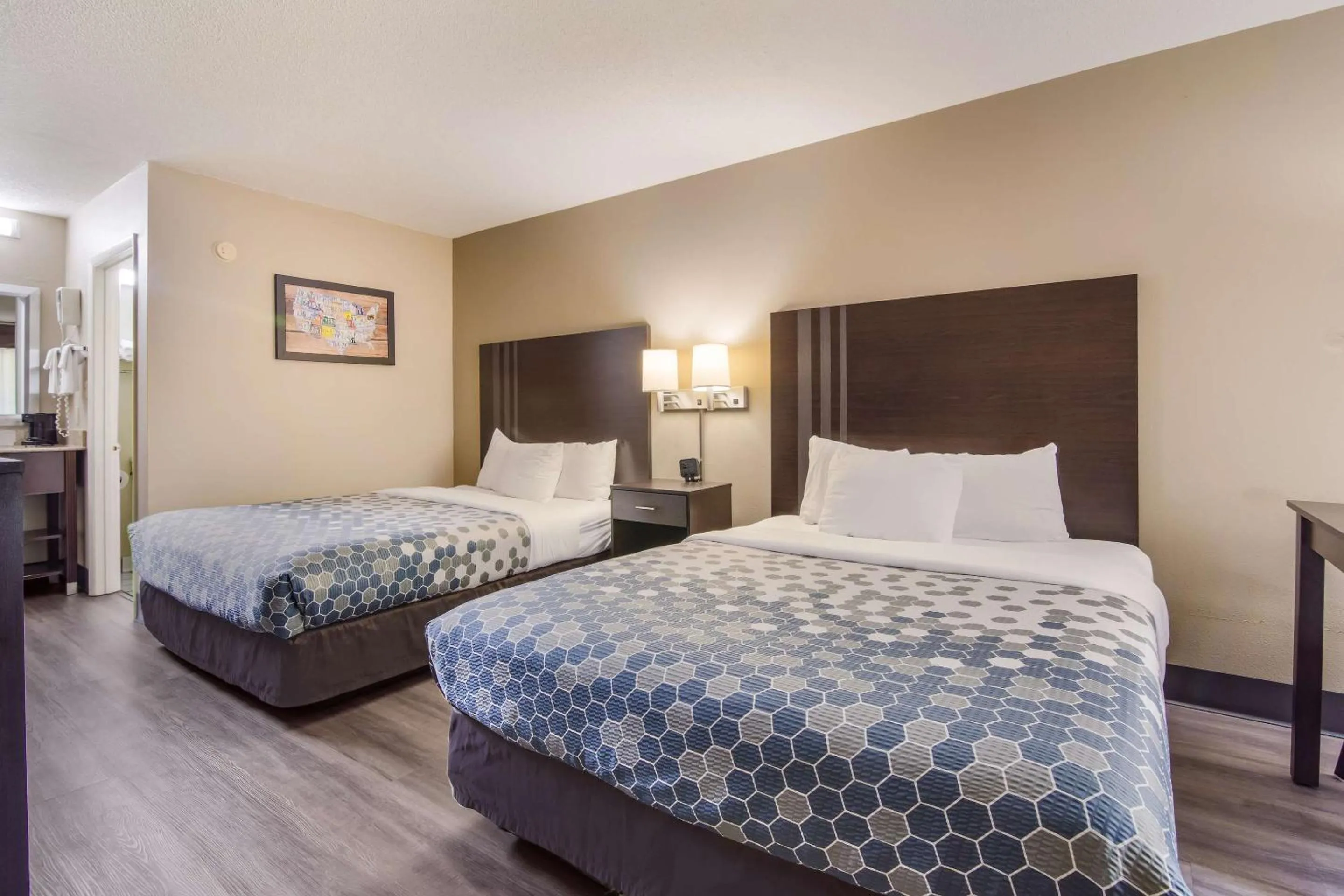 Bedroom, Bed in Econo Lodge Garner - Raleigh