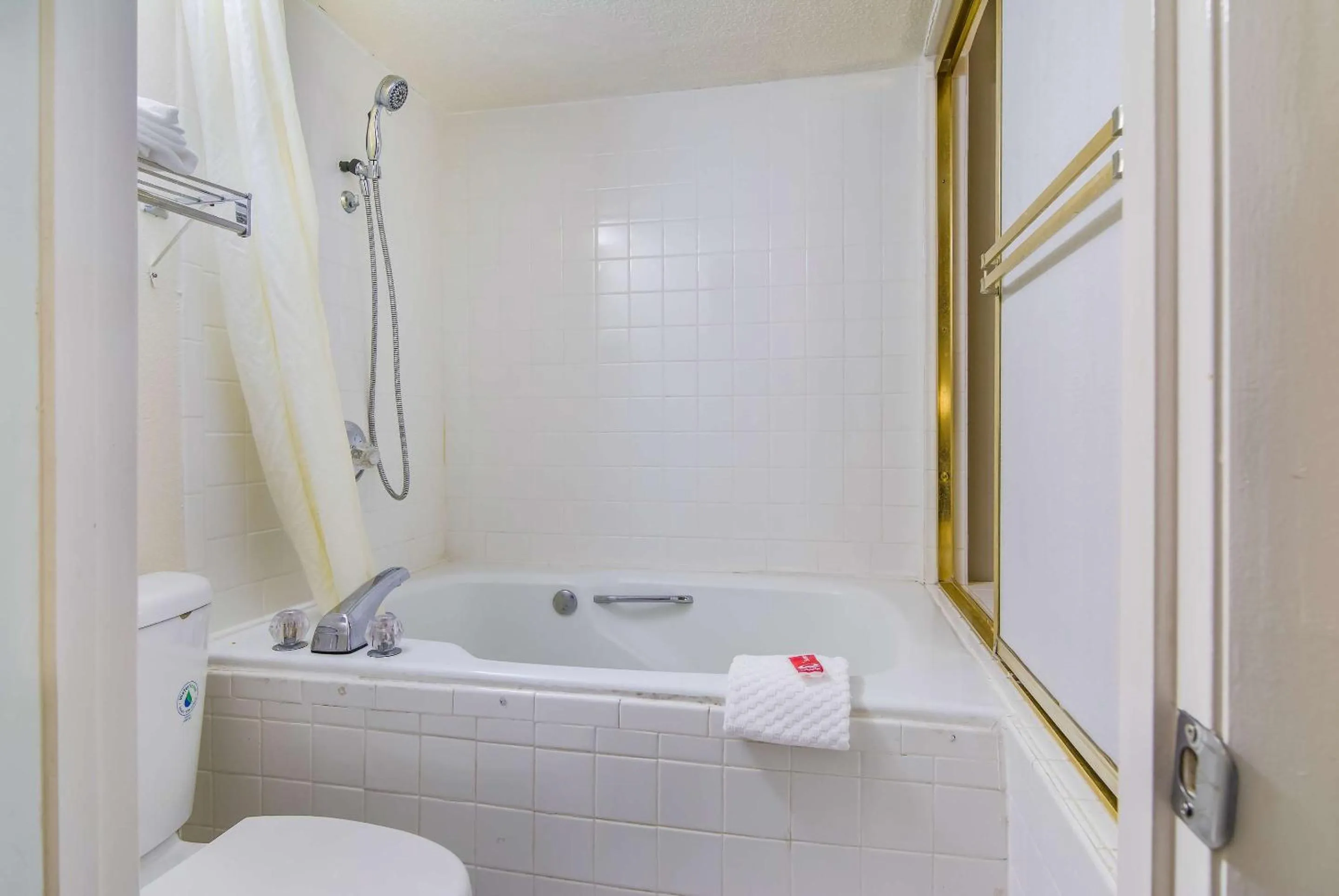 Bedroom in Econo Lodge Garner - Raleigh