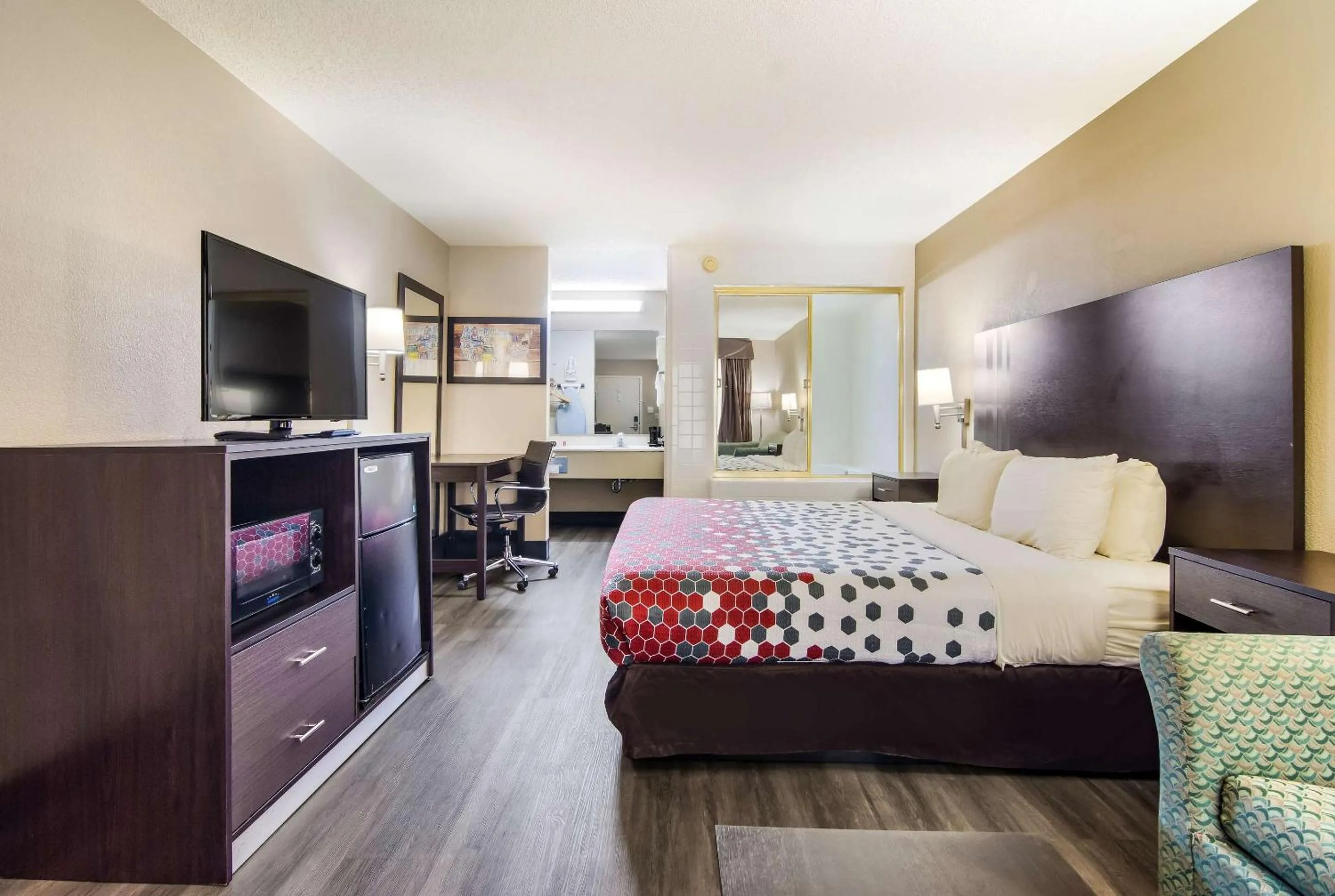 Bedroom, Bed in Econo Lodge Garner - Raleigh