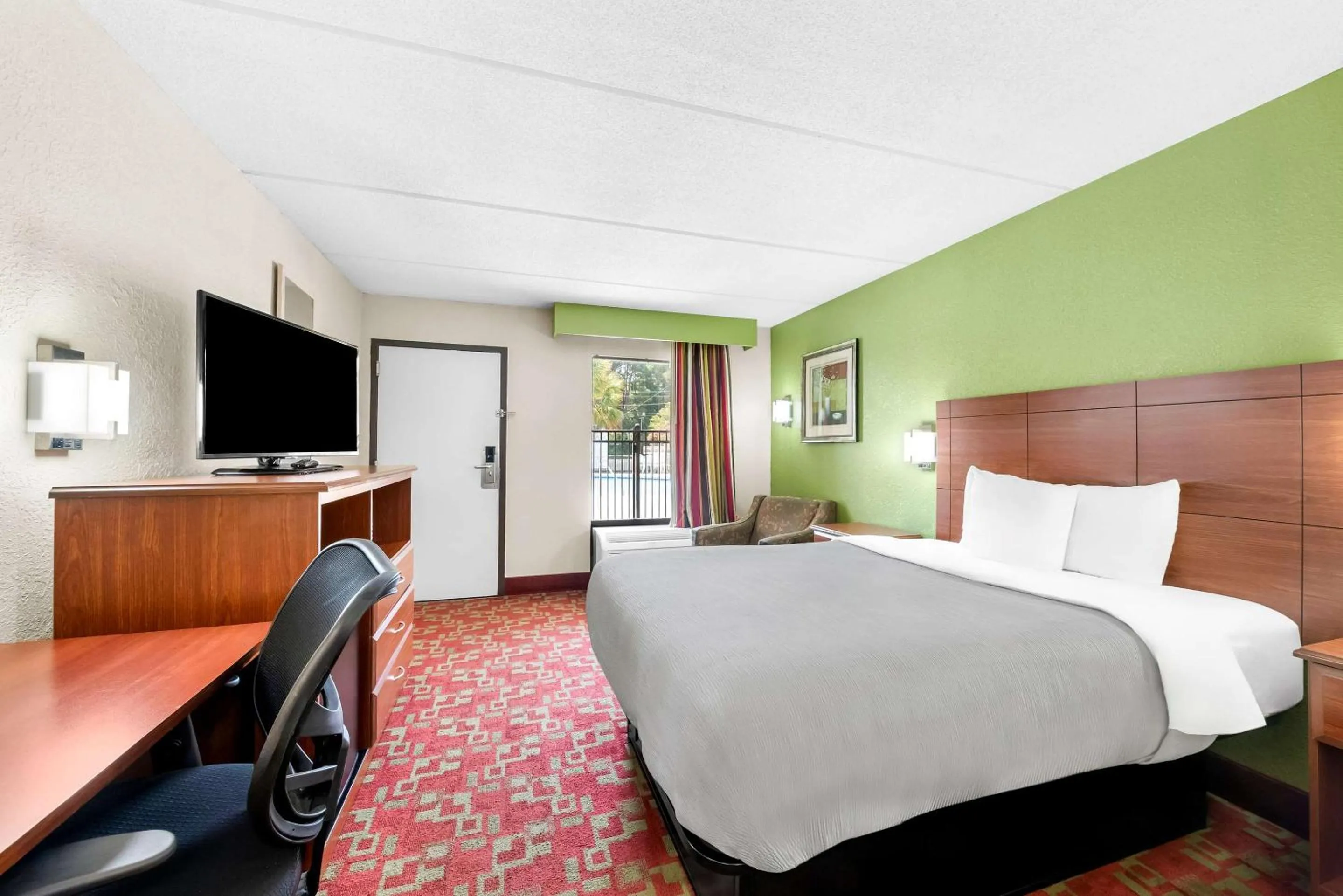 Bedroom, Bed in Quality Inn Selma - Smithfield