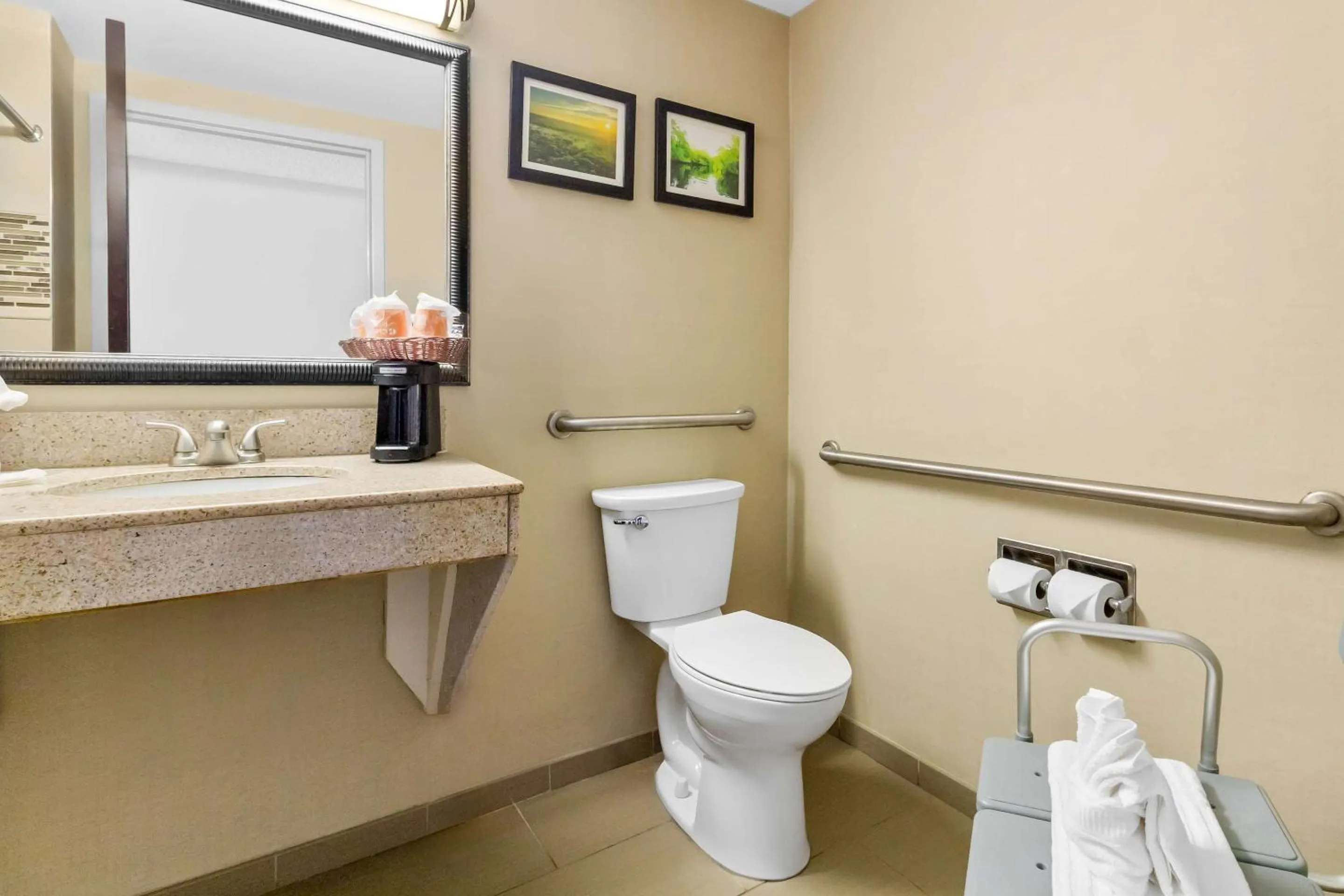 Bedroom in Comfort Suites Lumberton North