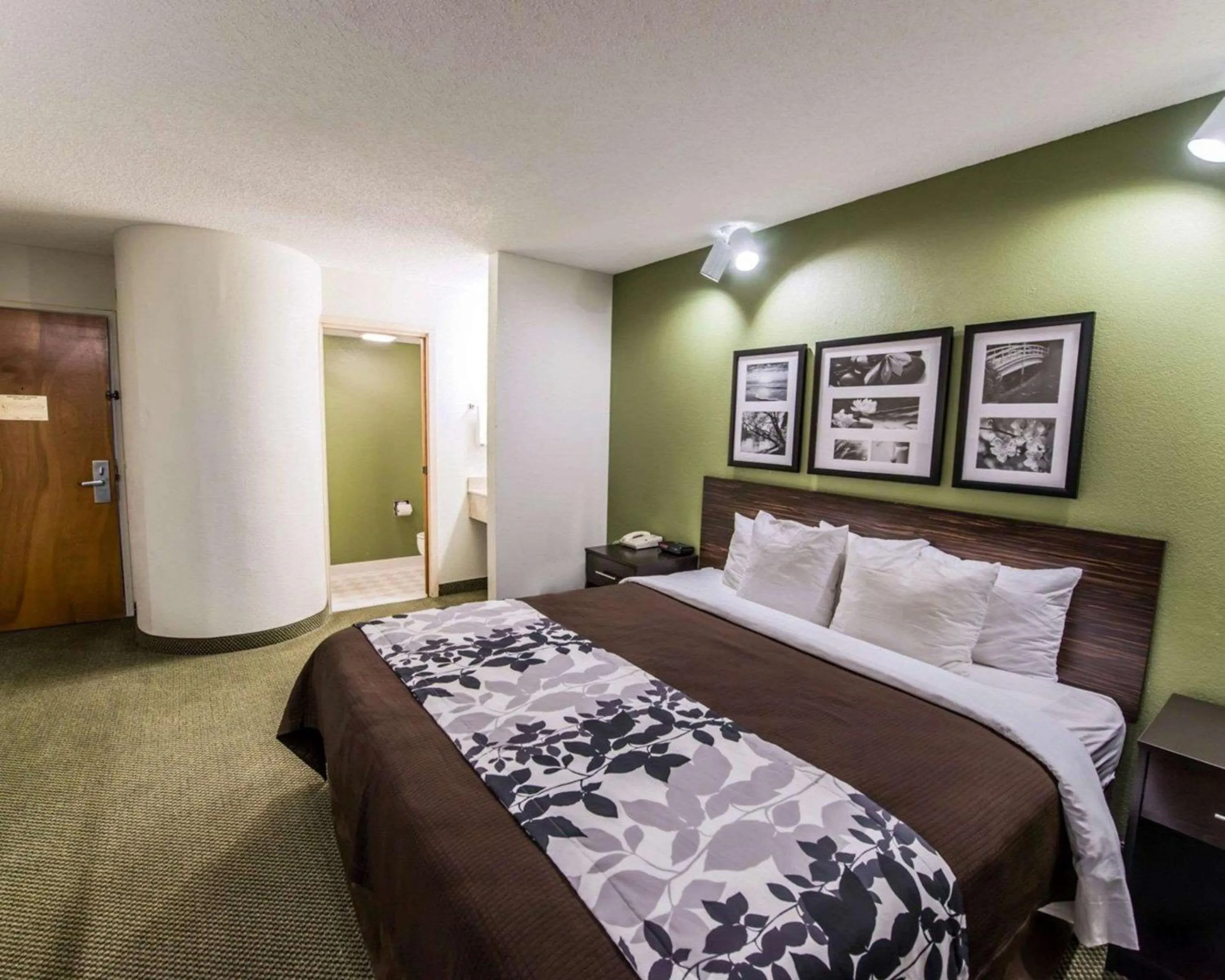 Property building, Bed in Sleep Inn Morganton Southeast