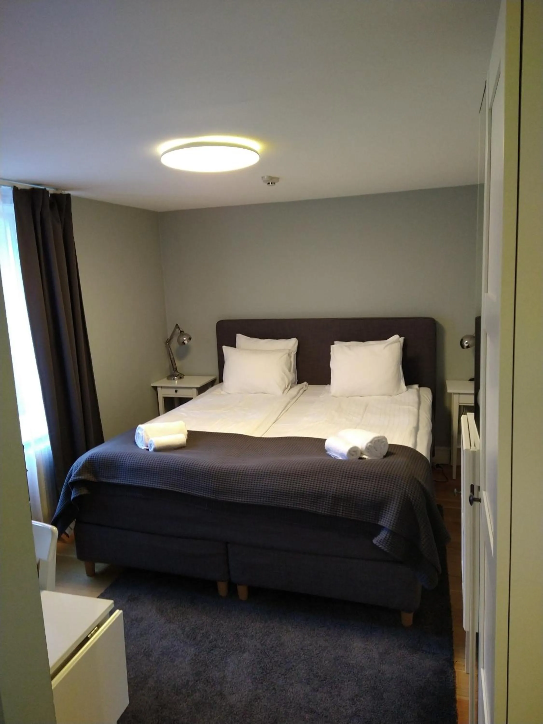 Property building, Bed in Continental Apartment Hotel Helsingborg