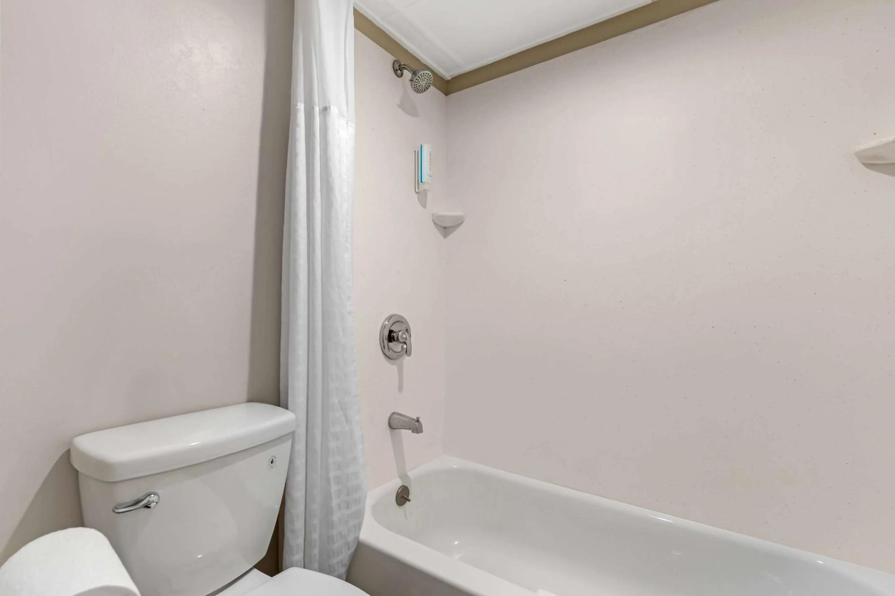 Bedroom in Econo Lodge Creedmoor - Butner