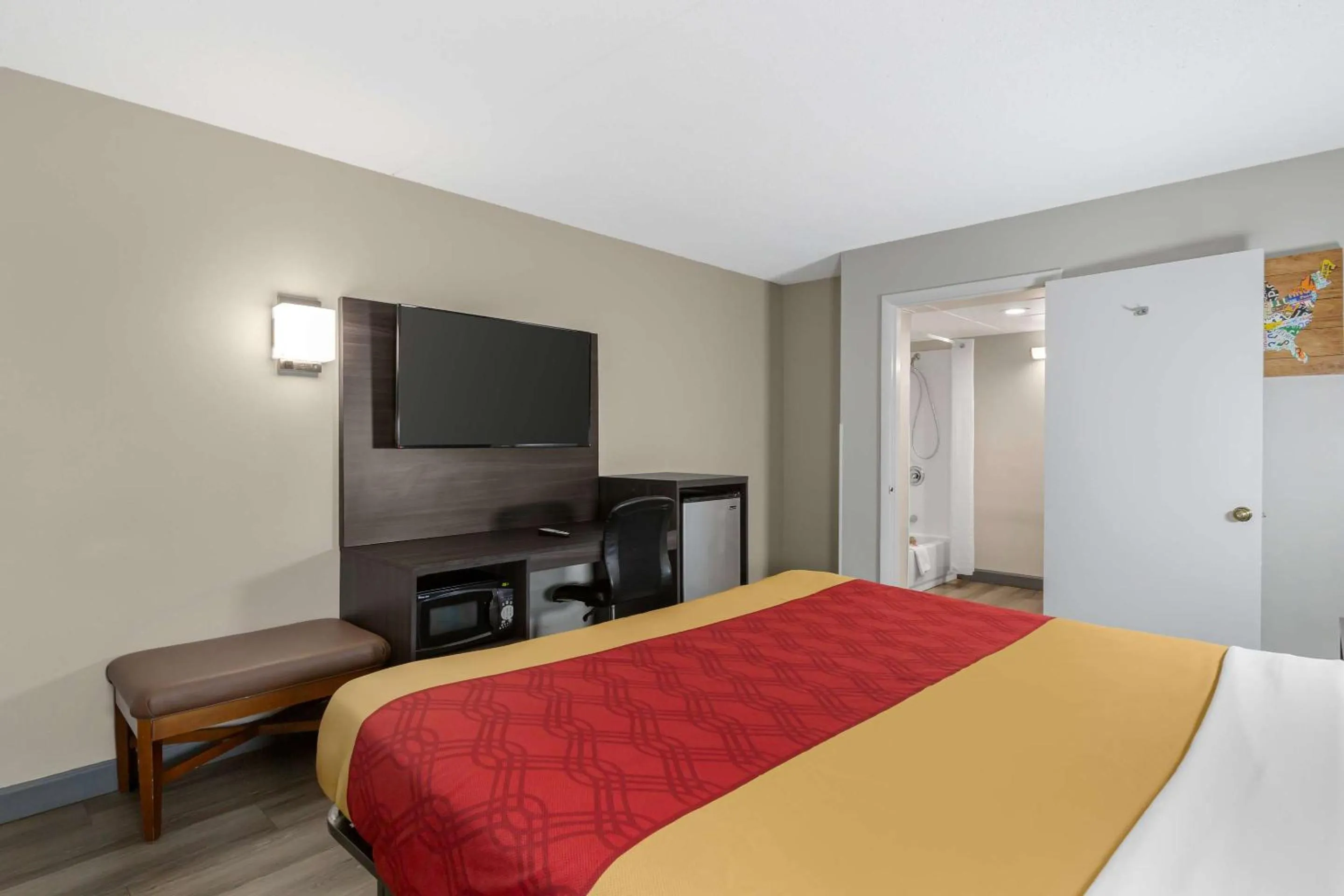 Bedroom, Bed in Econo Lodge Creedmoor - Butner