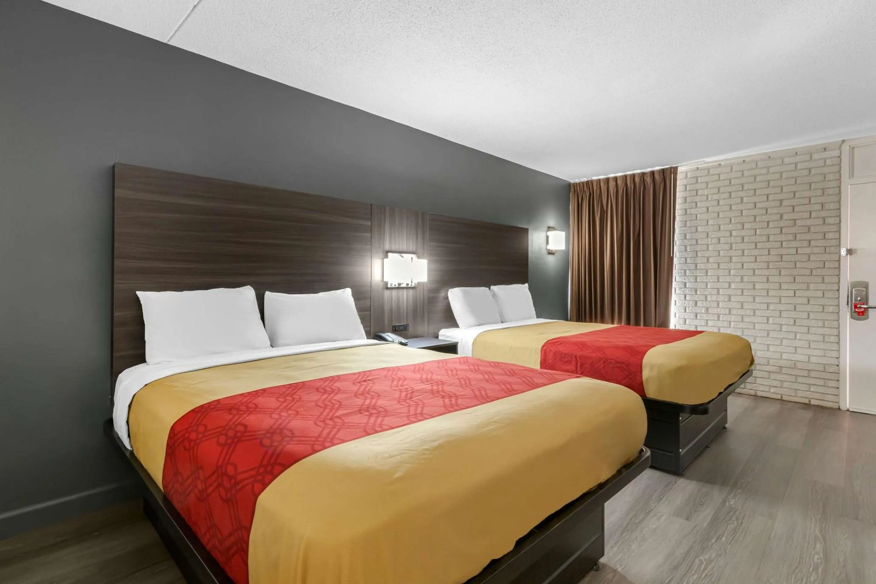 Bedroom, Bed in Econo Lodge Creedmoor - Butner