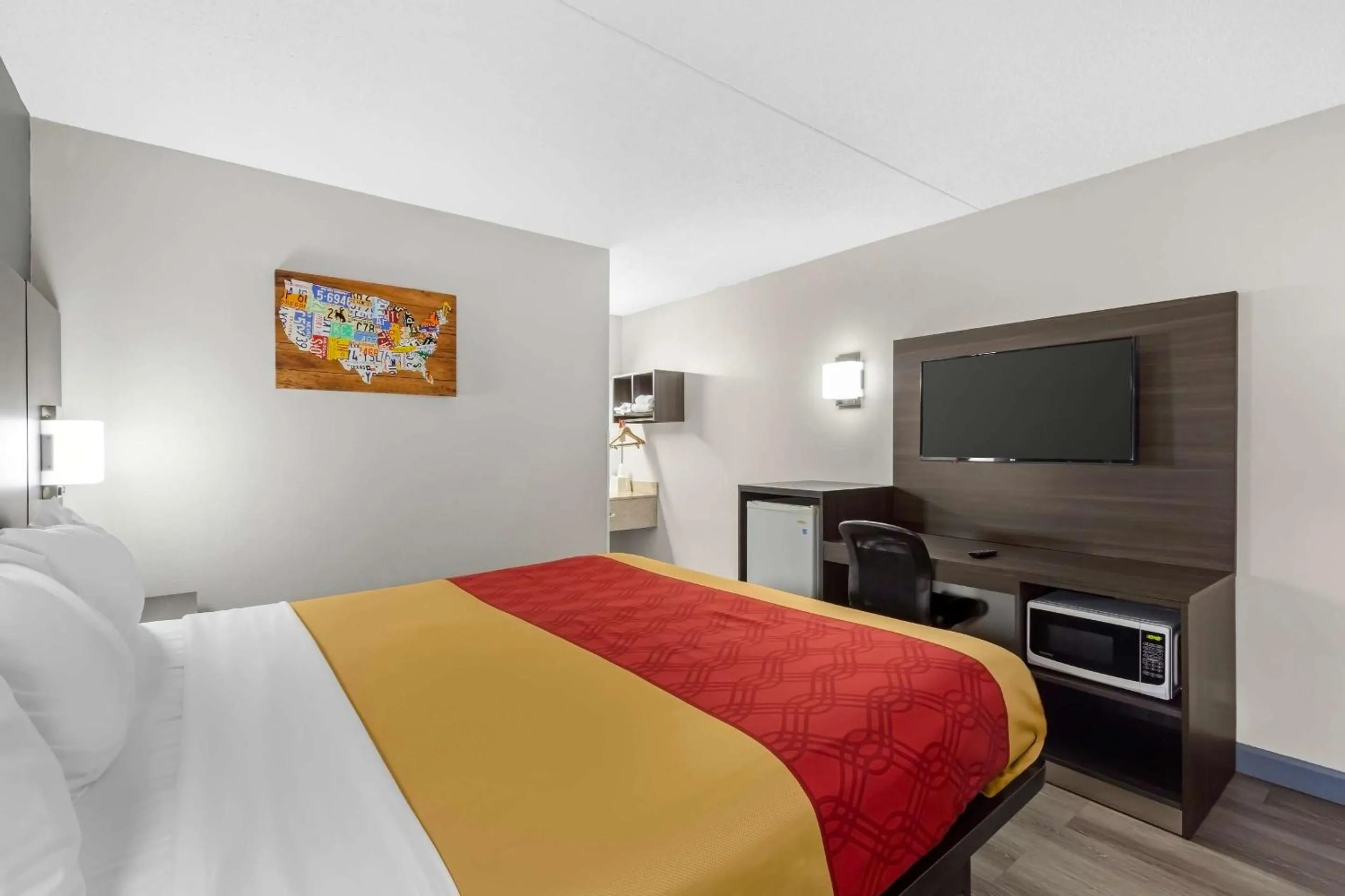 Bedroom, Bed in Econo Lodge Creedmoor - Butner